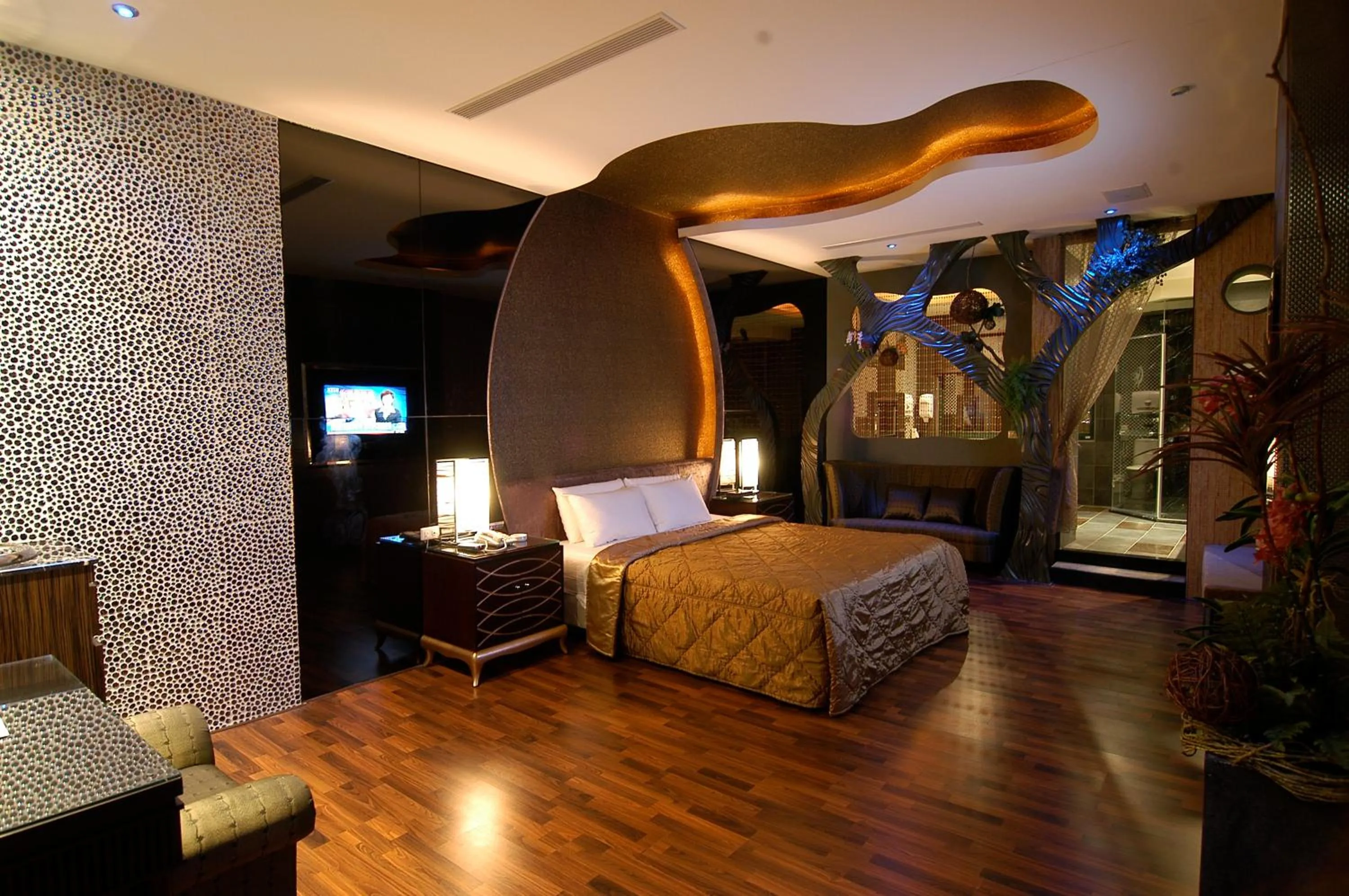 Bed in Romantic Code Art Motel