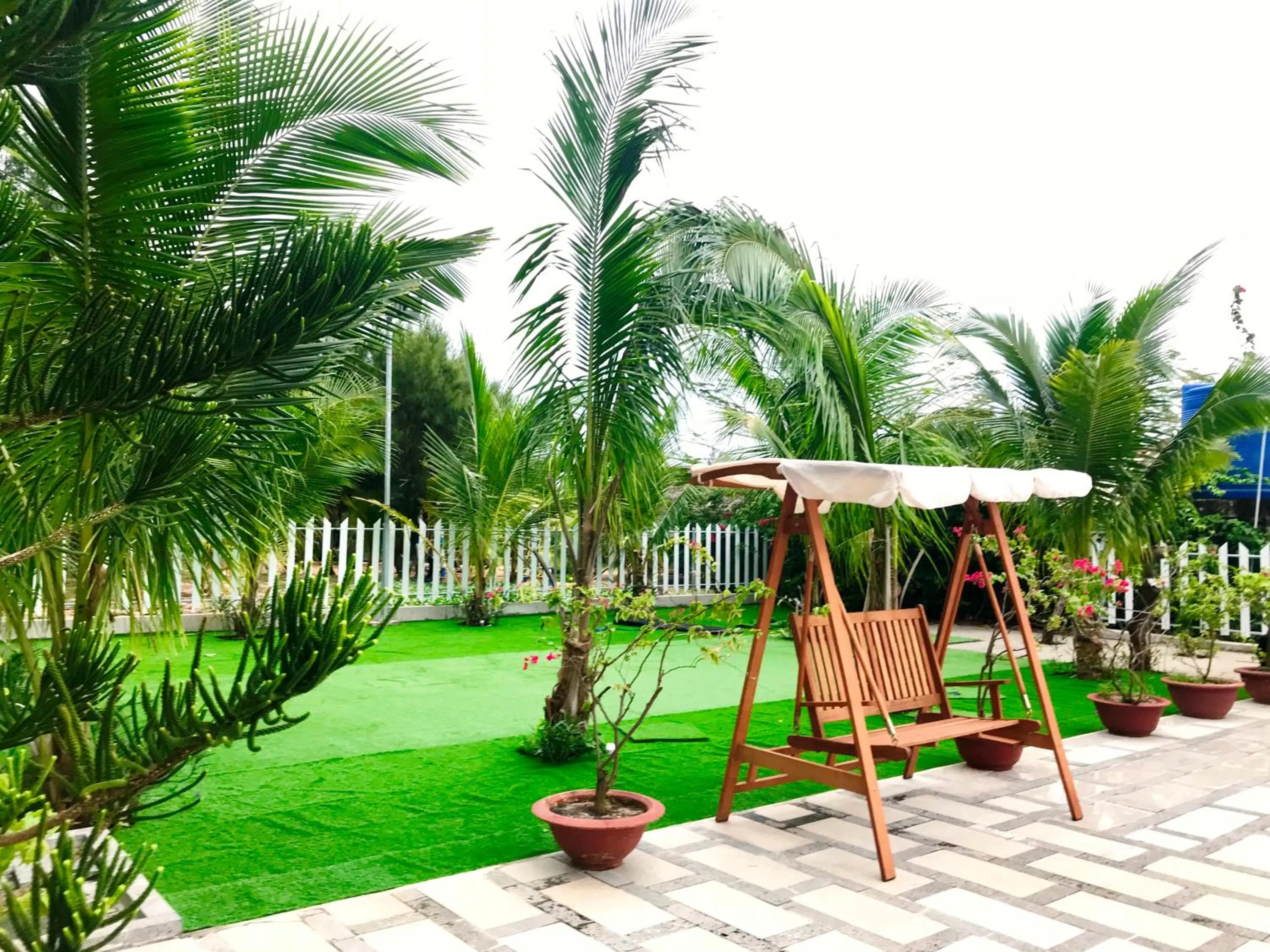 Oceanward Hotel & Resort