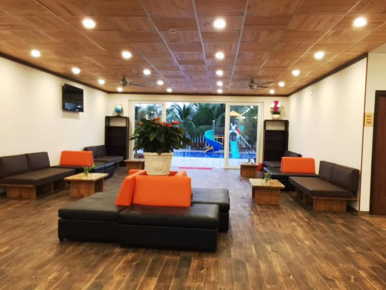 Oceanward Hotel & Resort