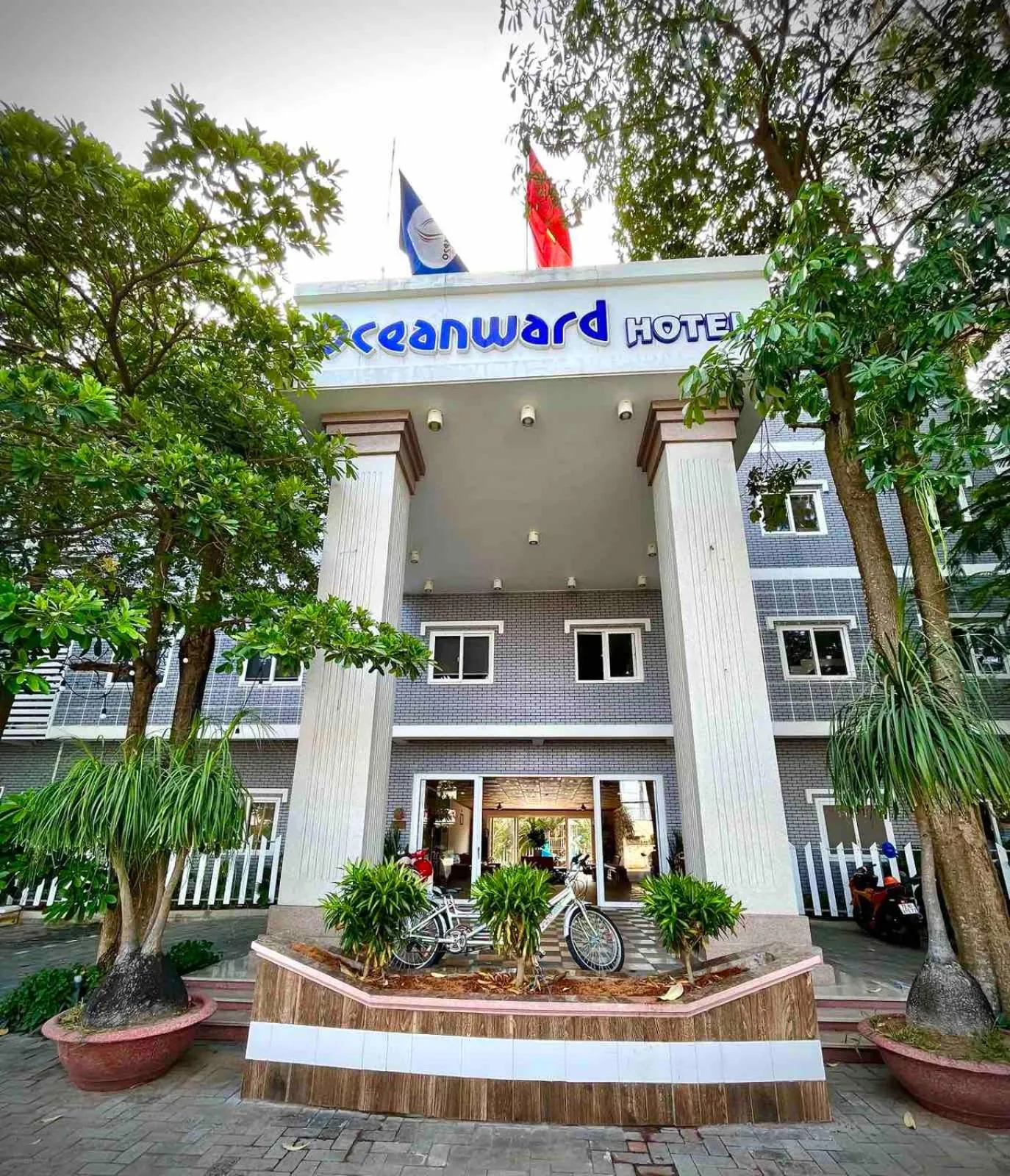 Oceanward Hotel & Resort