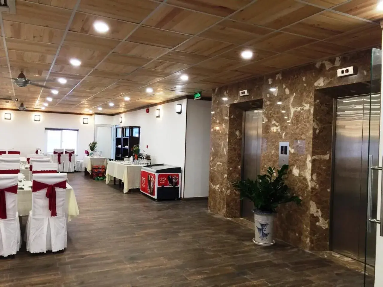 Restaurant/places to eat in Oceanward Hotel & Resort Restaurant/places to eat in Oceanward Hotel & Resort