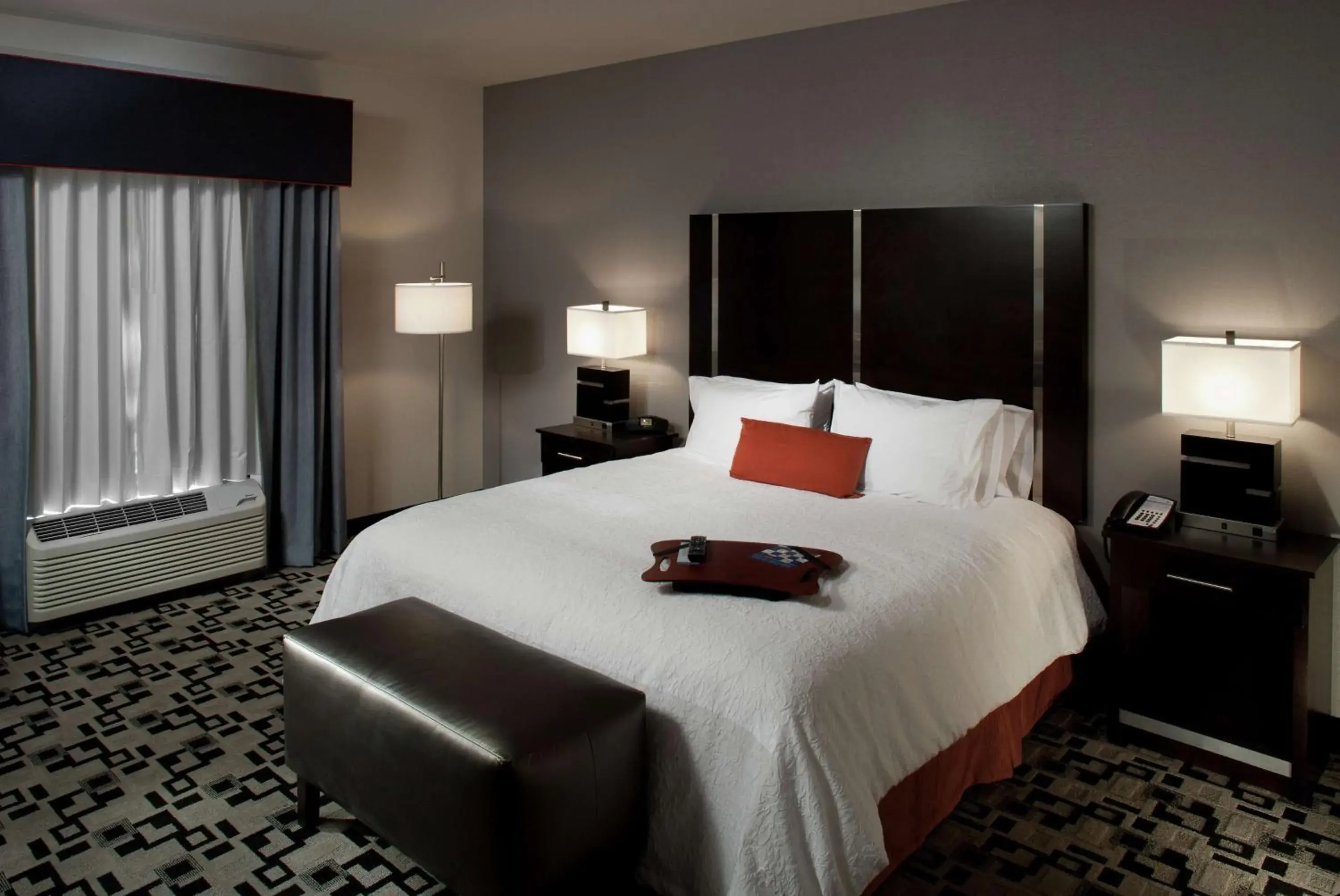 Bed in Hampton Inn and Suites Marksville Bed in Hampton Inn and Suites Marksville