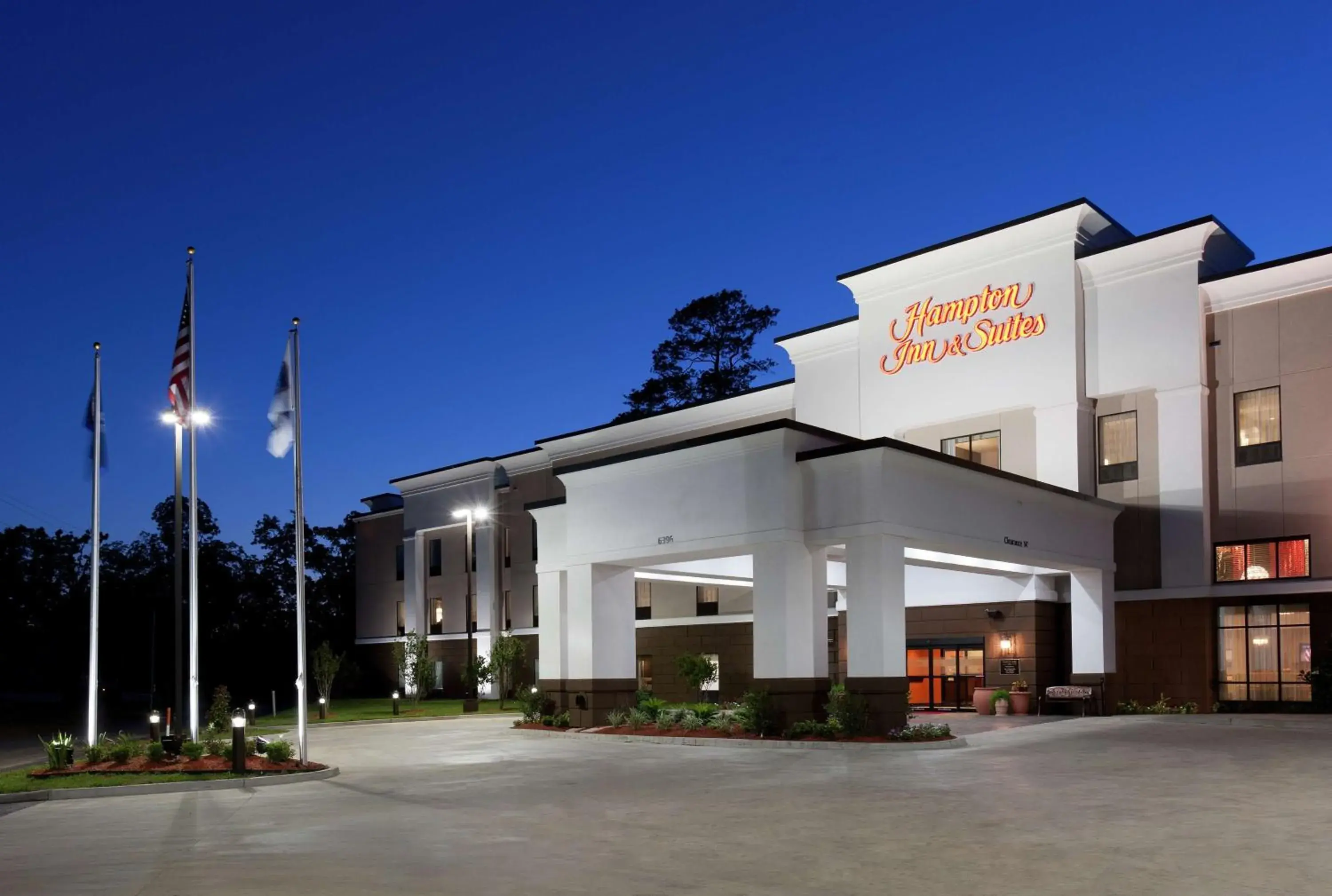 Property building in Hampton Inn and Suites Marksville Property building in Hampton Inn and Suites Marksville