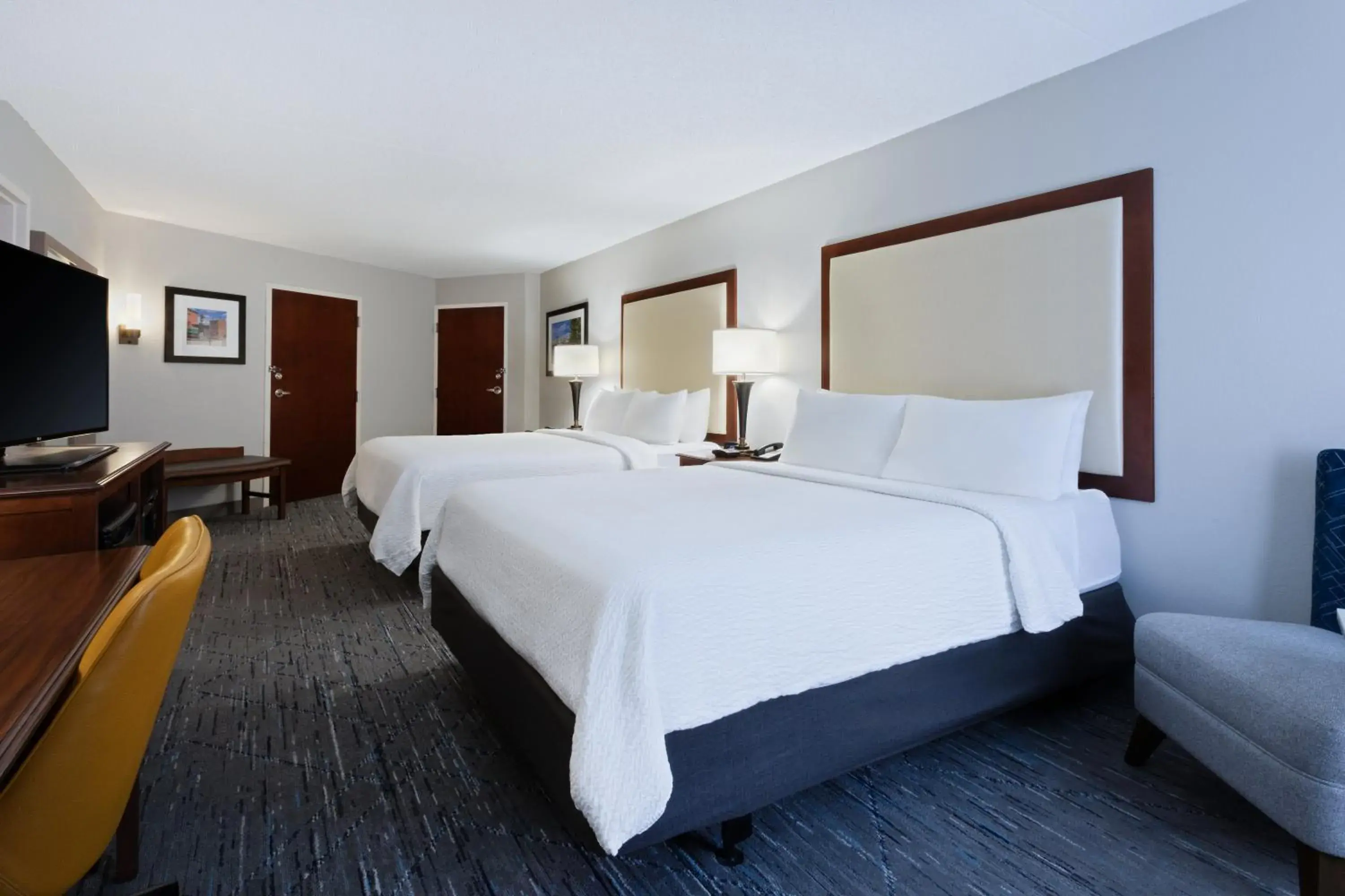 Bedroom, Bed in Holiday Inn Express & Suites Cincinnati Riverfront by IHG Bedroom, Bed in Holiday Inn Express & Suites Cincinnati Riverfront by IHG