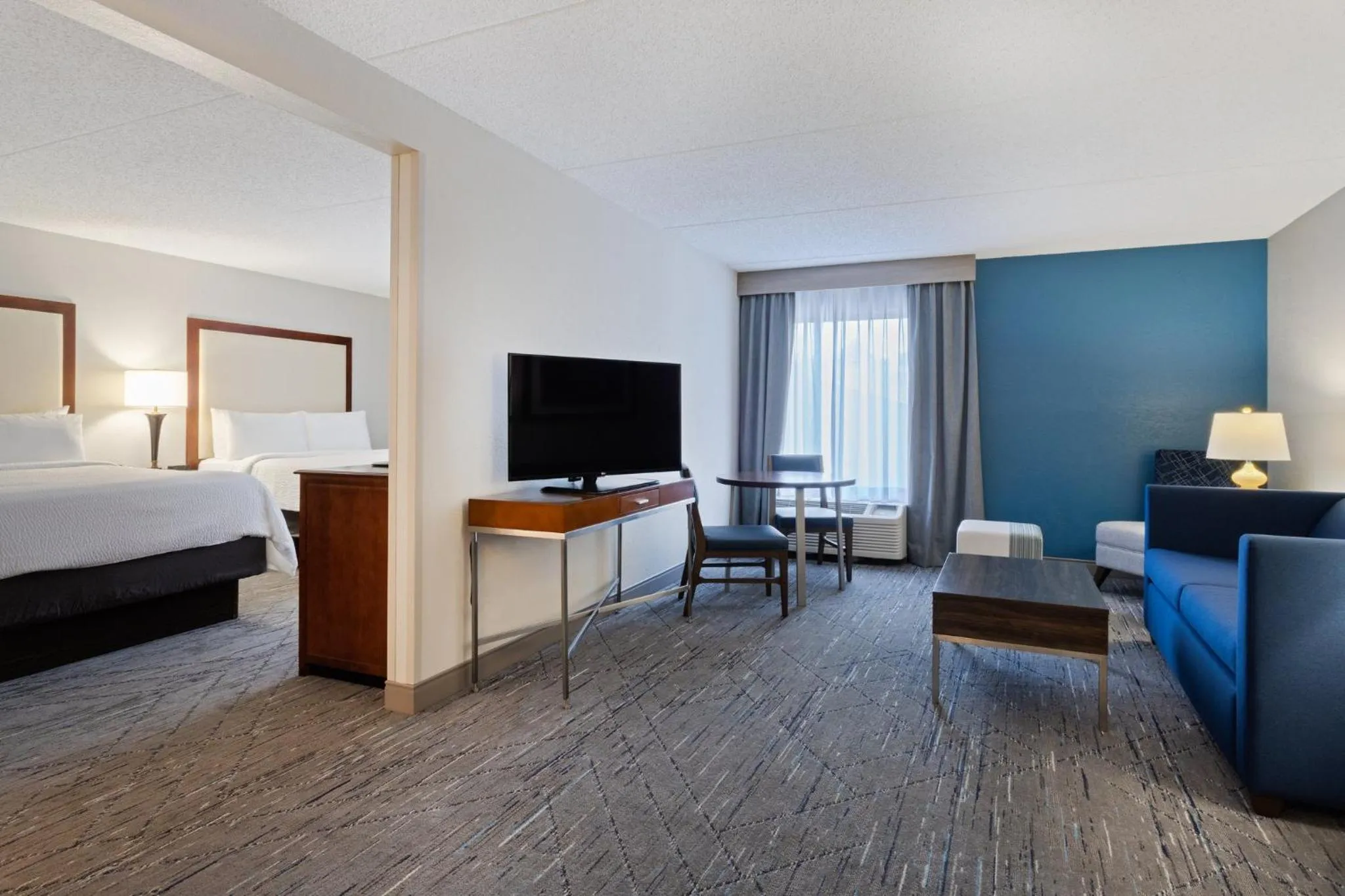 Bedroom, Bed in Holiday Inn Express & Suites Cincinnati Riverfront by IHG