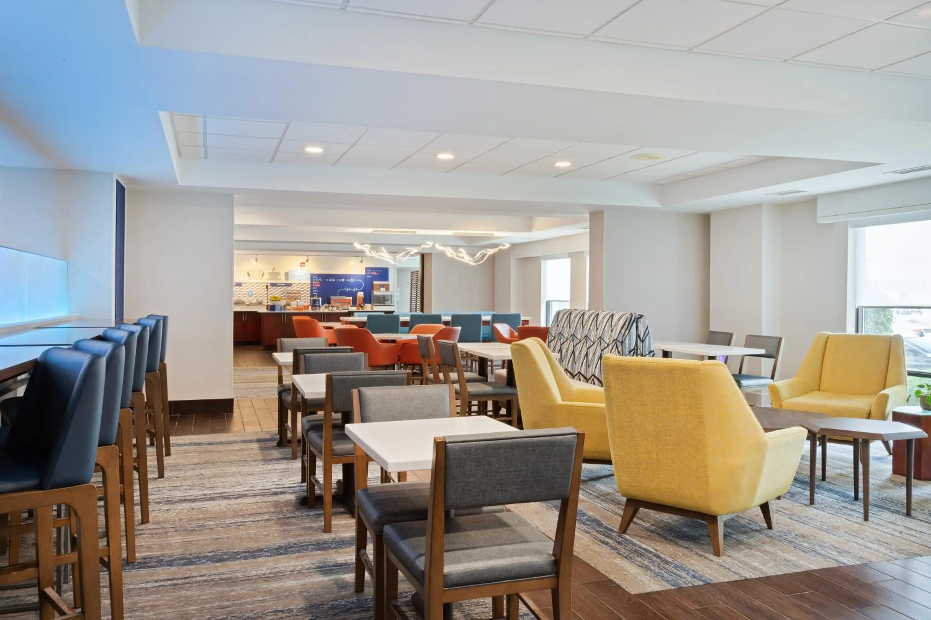 Lobby or reception in Holiday Inn Express & Suites Cincinnati Riverfront by IHG