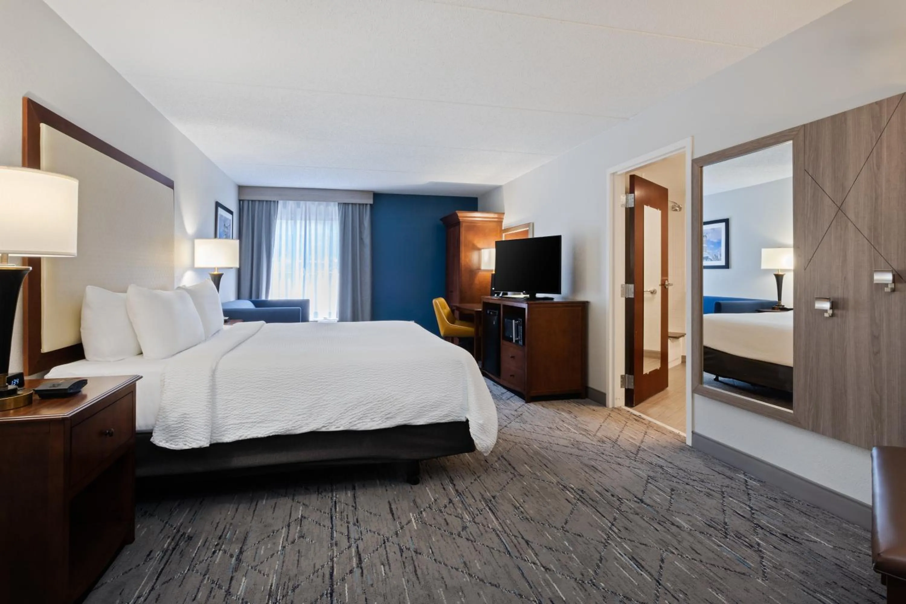 Bedroom, Bed in Holiday Inn Express & Suites Cincinnati Riverfront by IHG