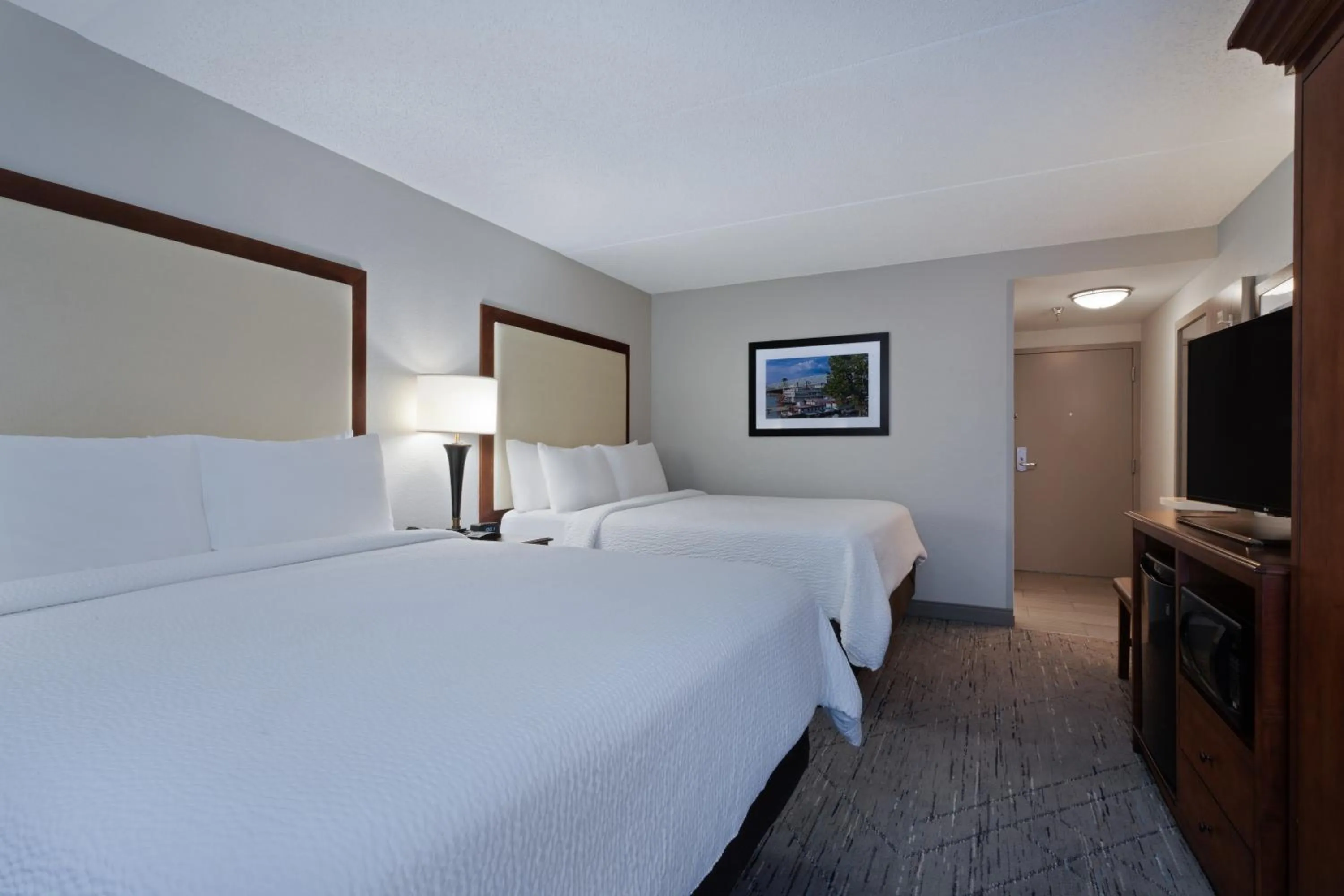 Bedroom, Bed in Holiday Inn Express & Suites Cincinnati Riverfront by IHG