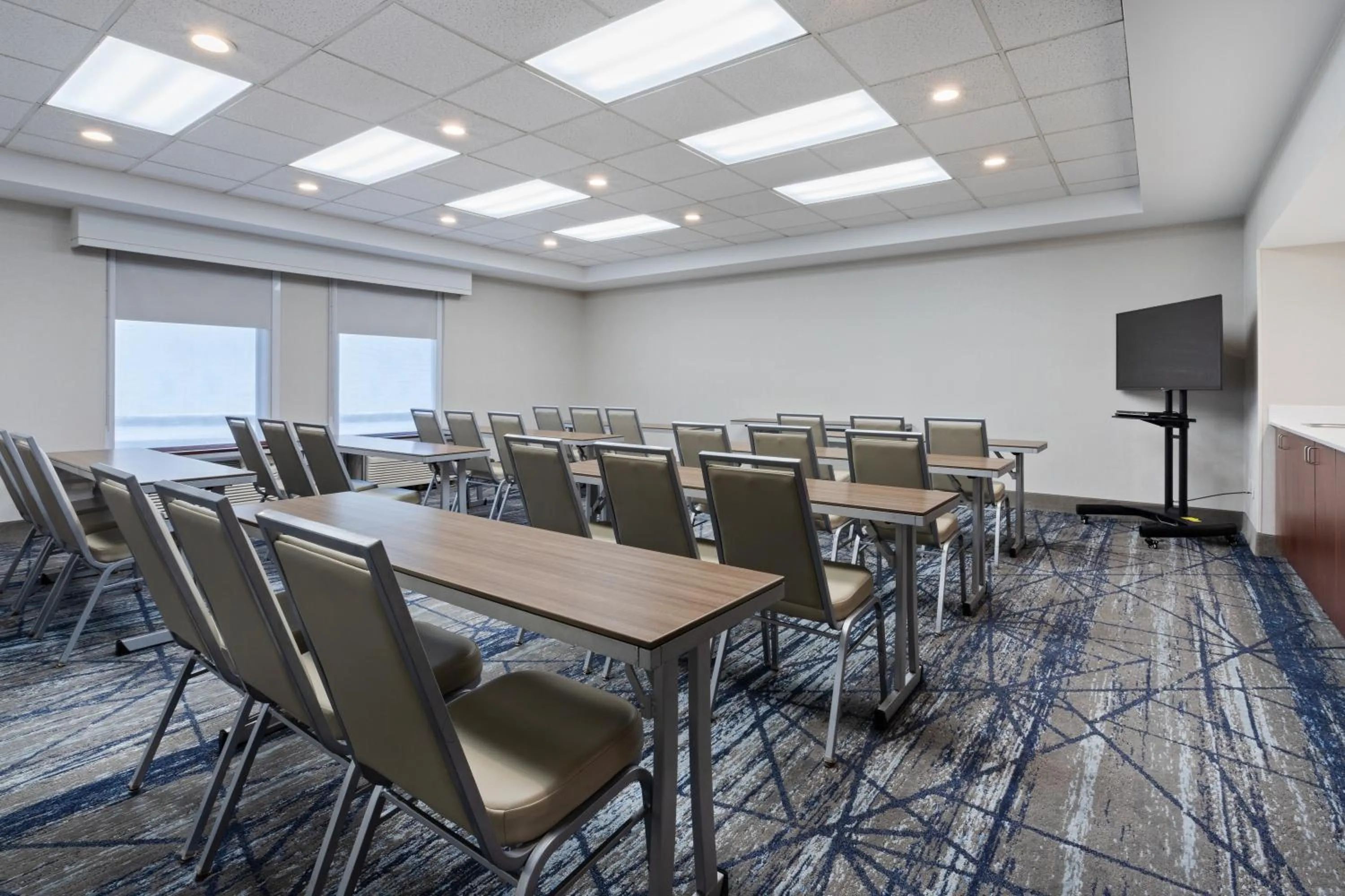 Meeting/conference room in Holiday Inn Express & Suites Cincinnati Riverfront by IHG