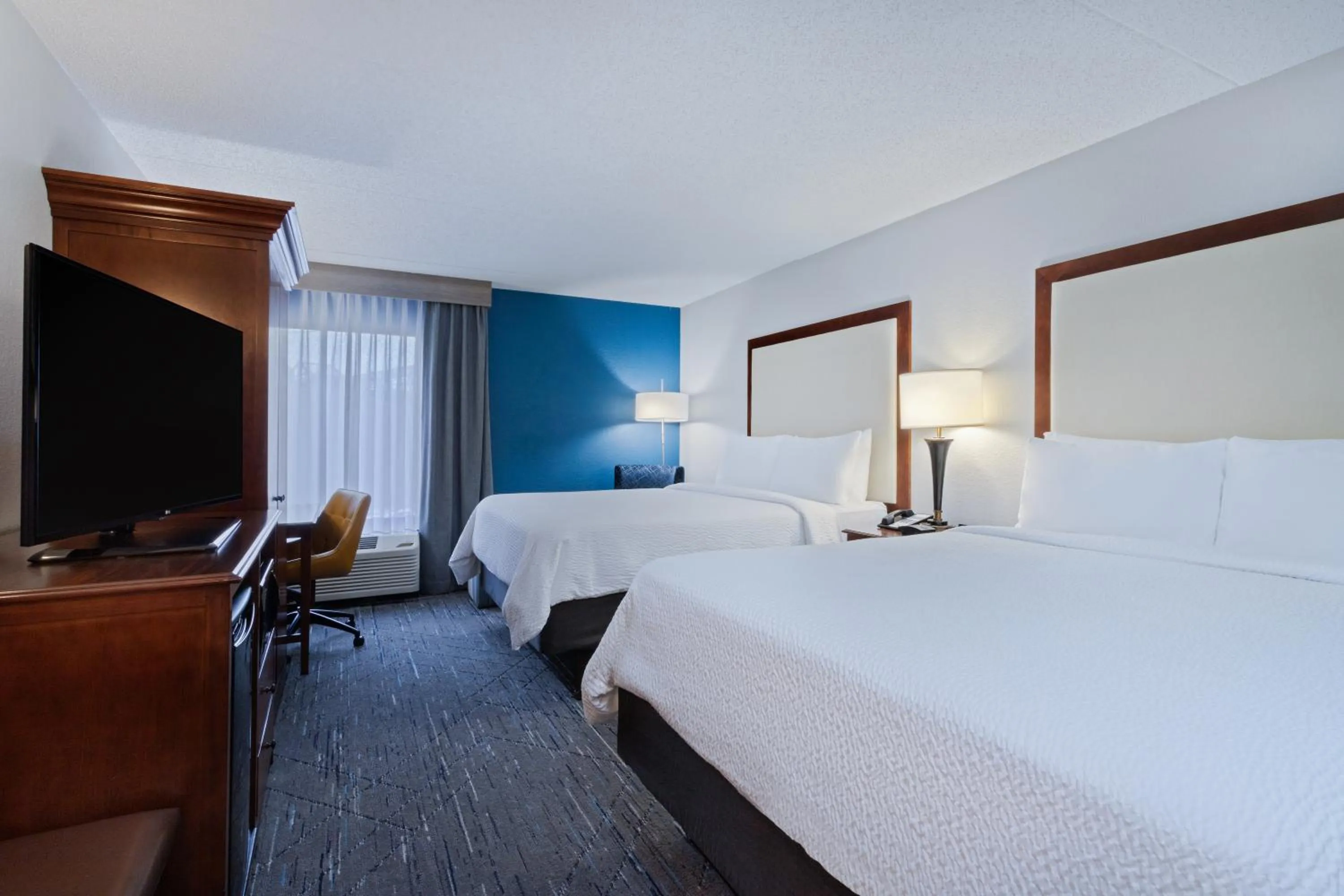Bedroom, Bed in Holiday Inn Express & Suites Cincinnati Riverfront by IHG