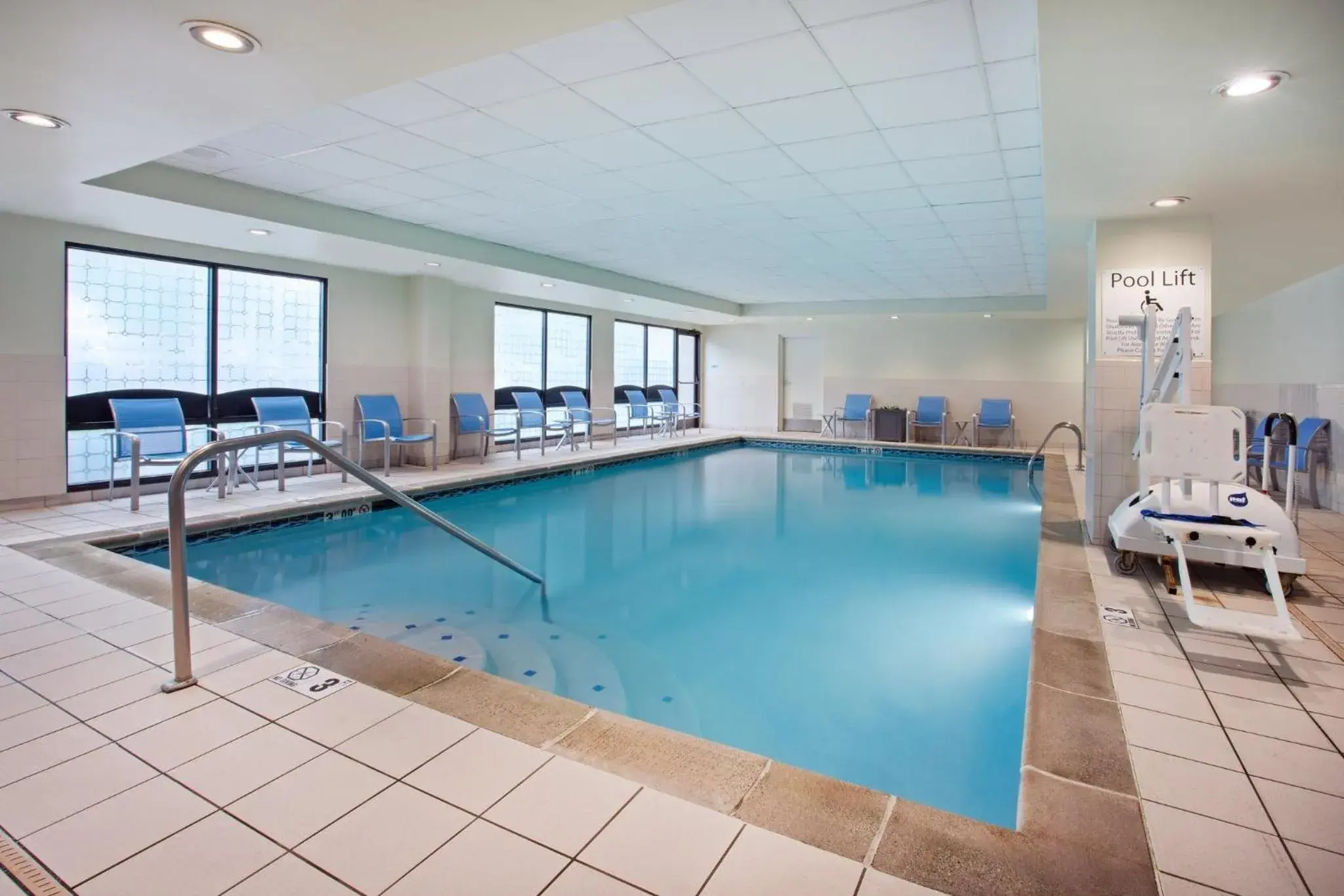 Swimming pool in Holiday Inn Express & Suites Cincinnati Riverfront by IHG Swimming pool in Holiday Inn Express & Suites Cincinnati Riverfront by IHG