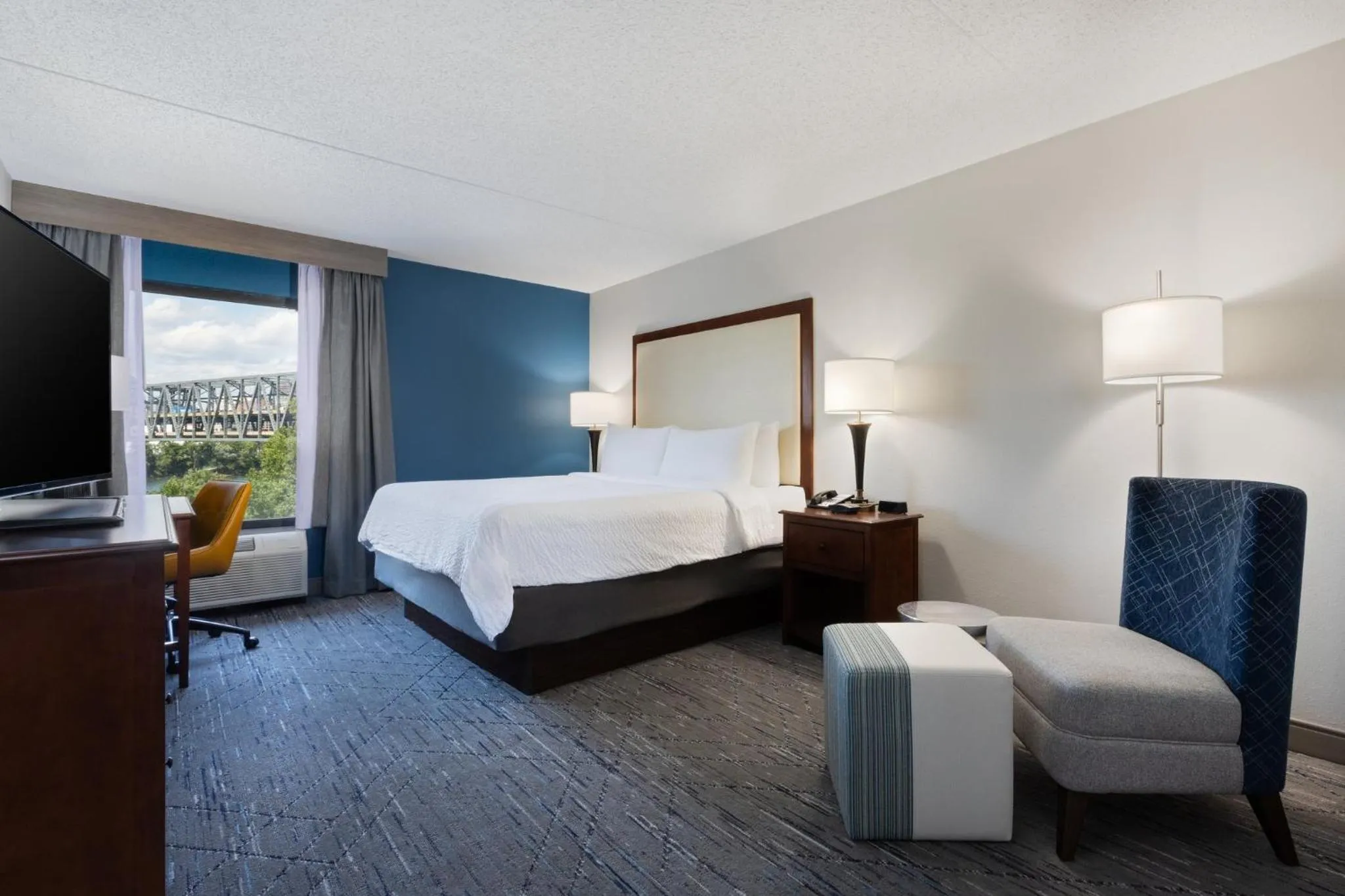 Photo of the whole room, Bed in Holiday Inn Express & Suites Cincinnati Riverfront by IHG