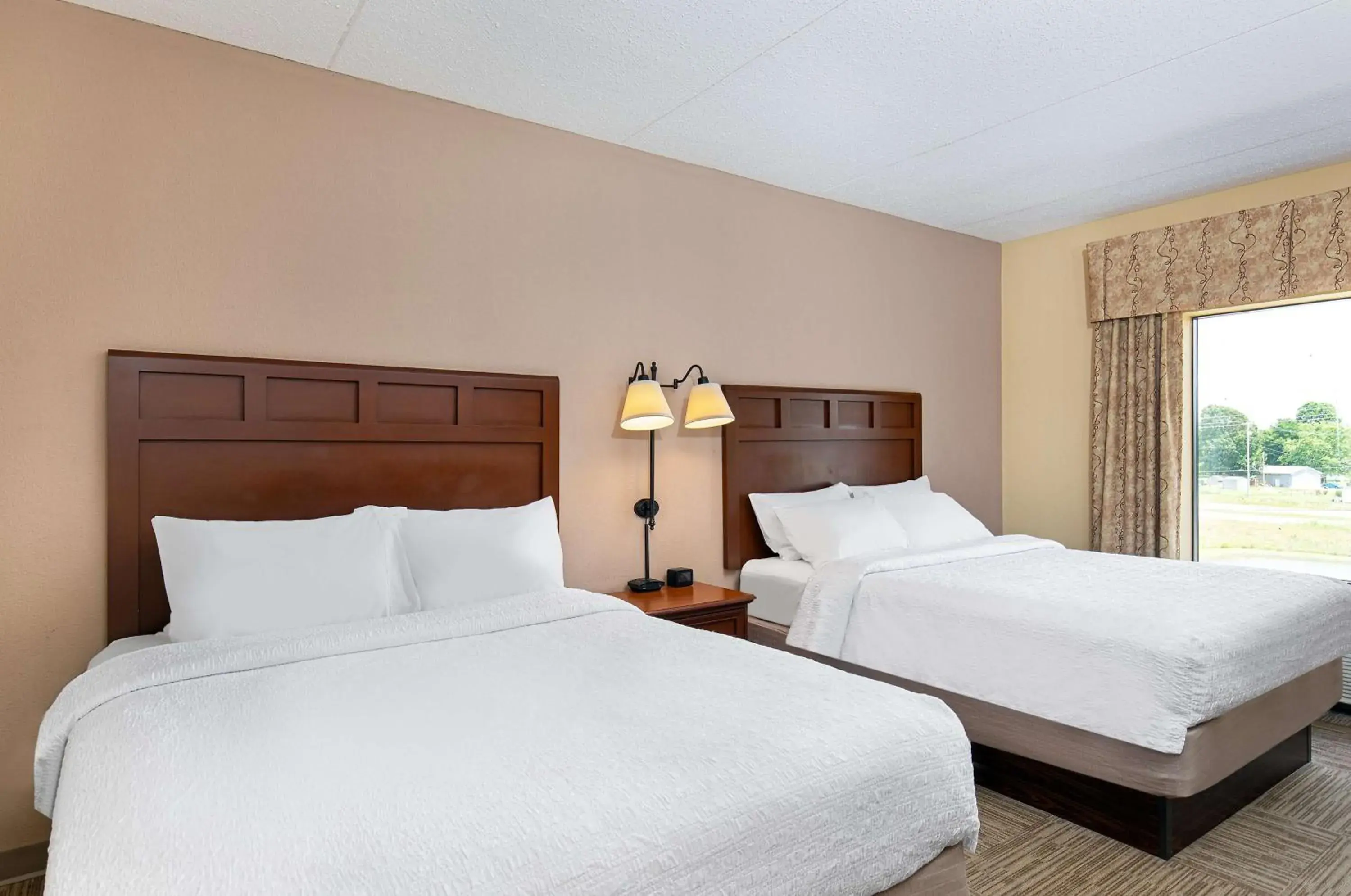 Bed in Hampton Inn & Suites Madisonville Bed in Hampton Inn & Suites Madisonville