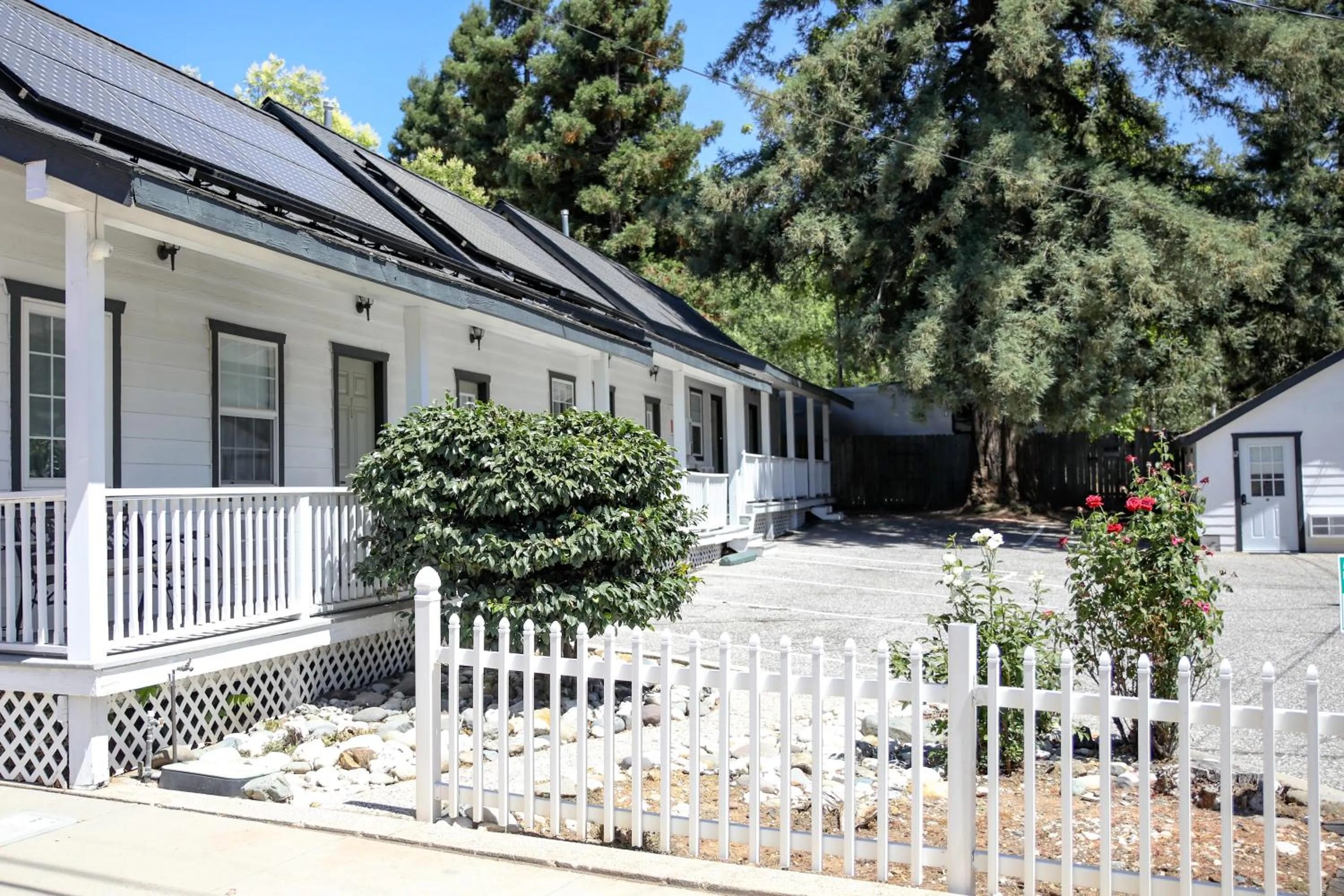 Property building in Sierra Mountain Inn