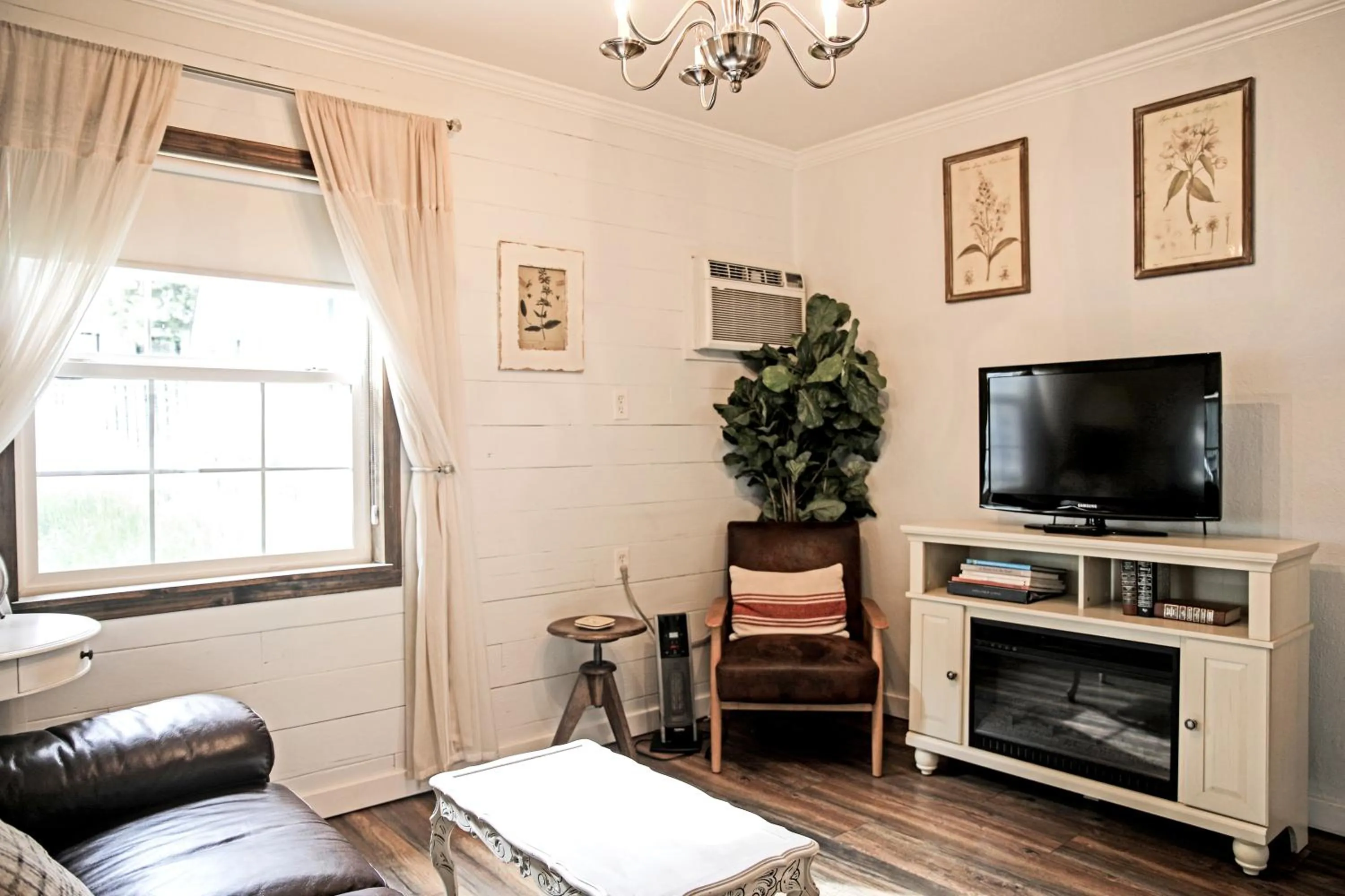 TV and multimedia in Sierra Mountain Inn