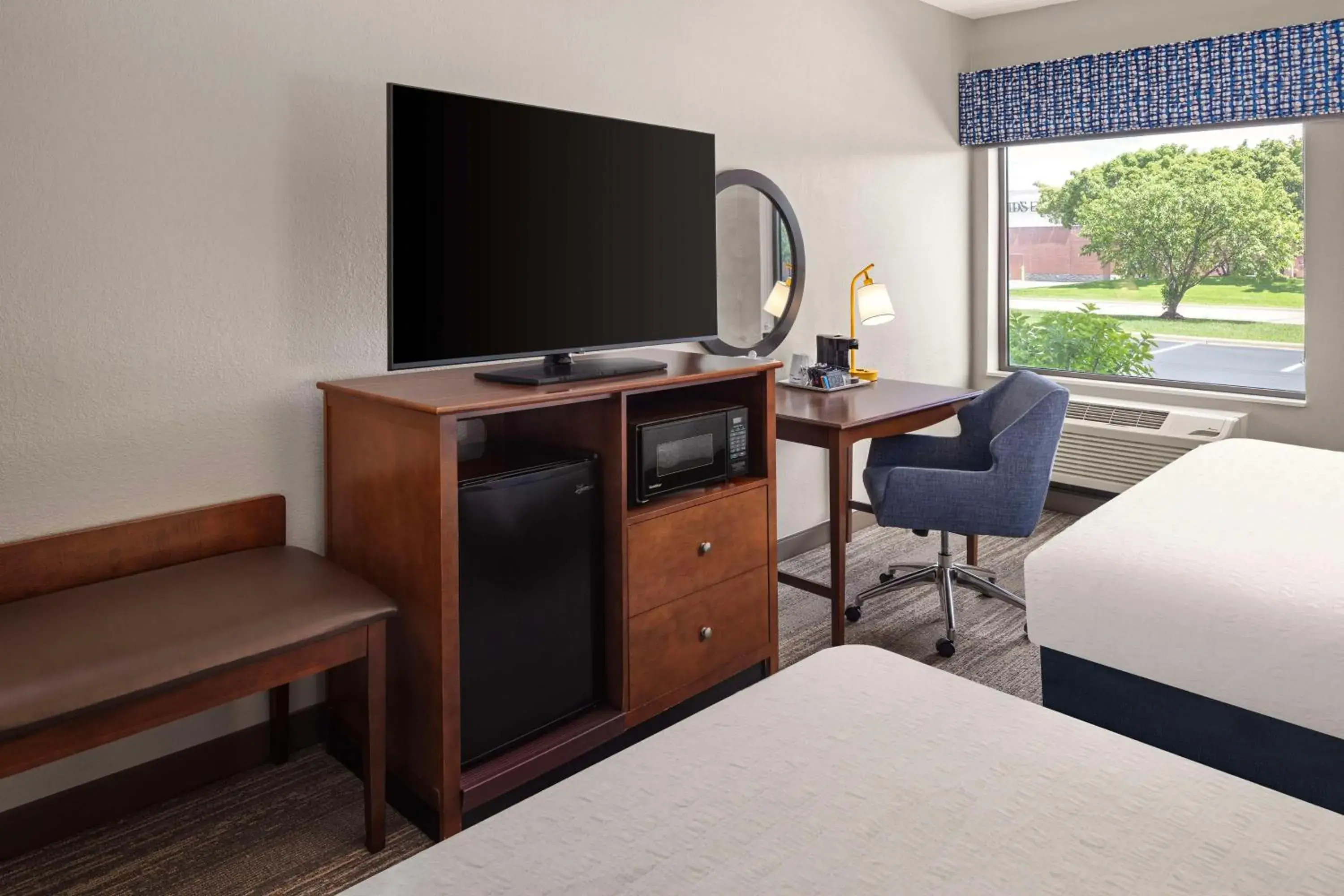 Bed in Hampton Inn Minneapolis Northwest Maple Grove Bed in Hampton Inn Minneapolis Northwest Maple Grove