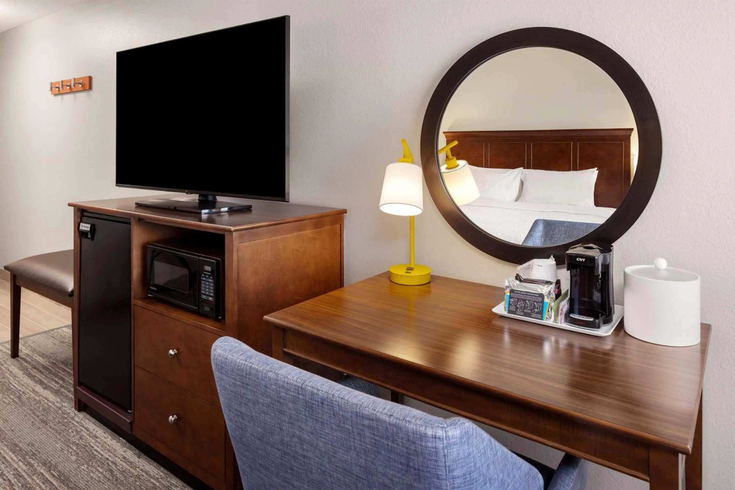 TV and multimedia in Hampton Inn Minneapolis Northwest Maple Grove