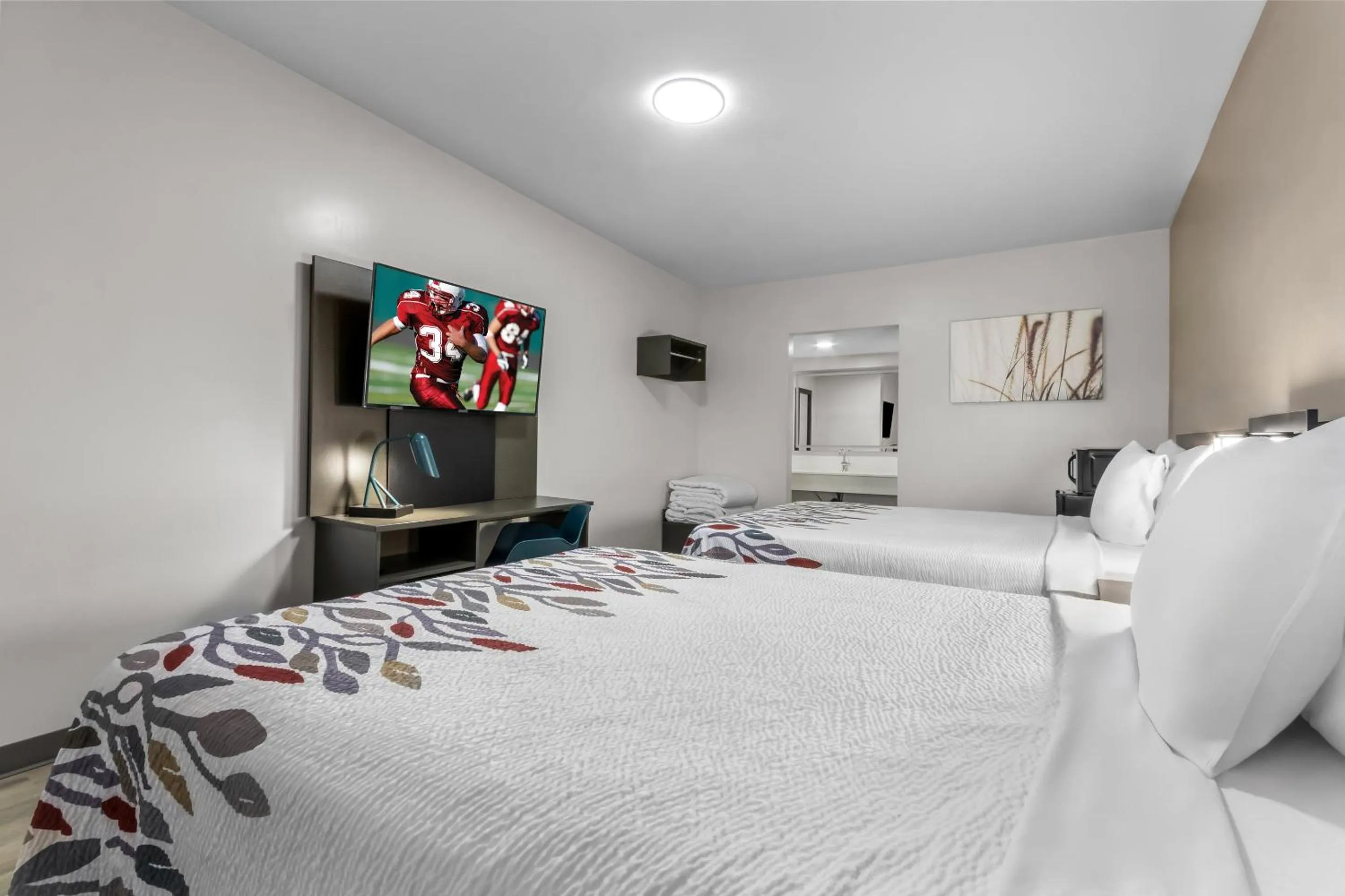 Photo of the whole room, Bed in Red Roof Inn Globe - Miami, AZ