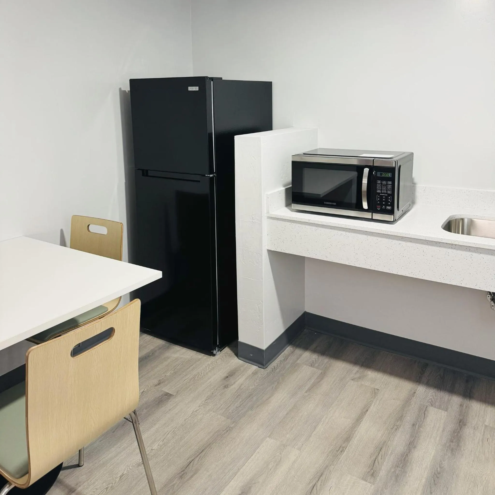 Photo of the whole room in Red Roof Inn Miami, AZ