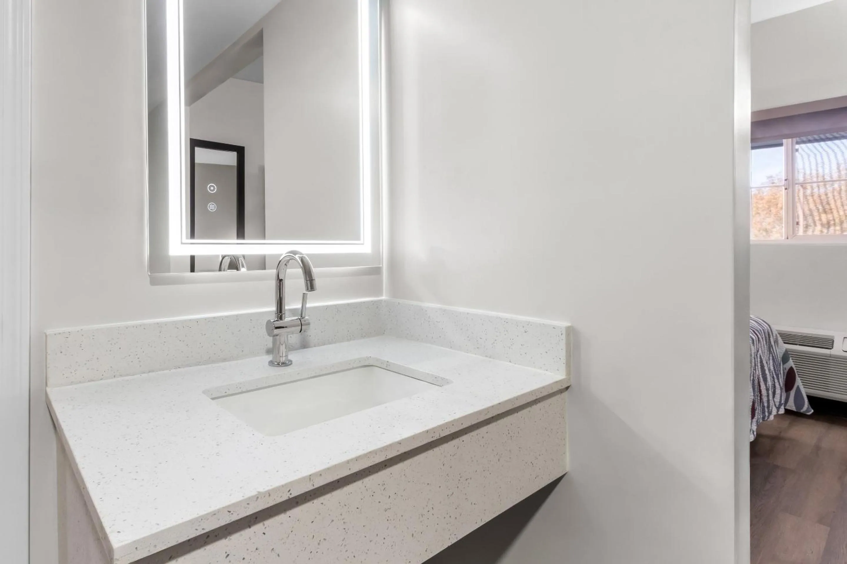 Bathroom in Red Roof Inn Globe - Miami, AZ