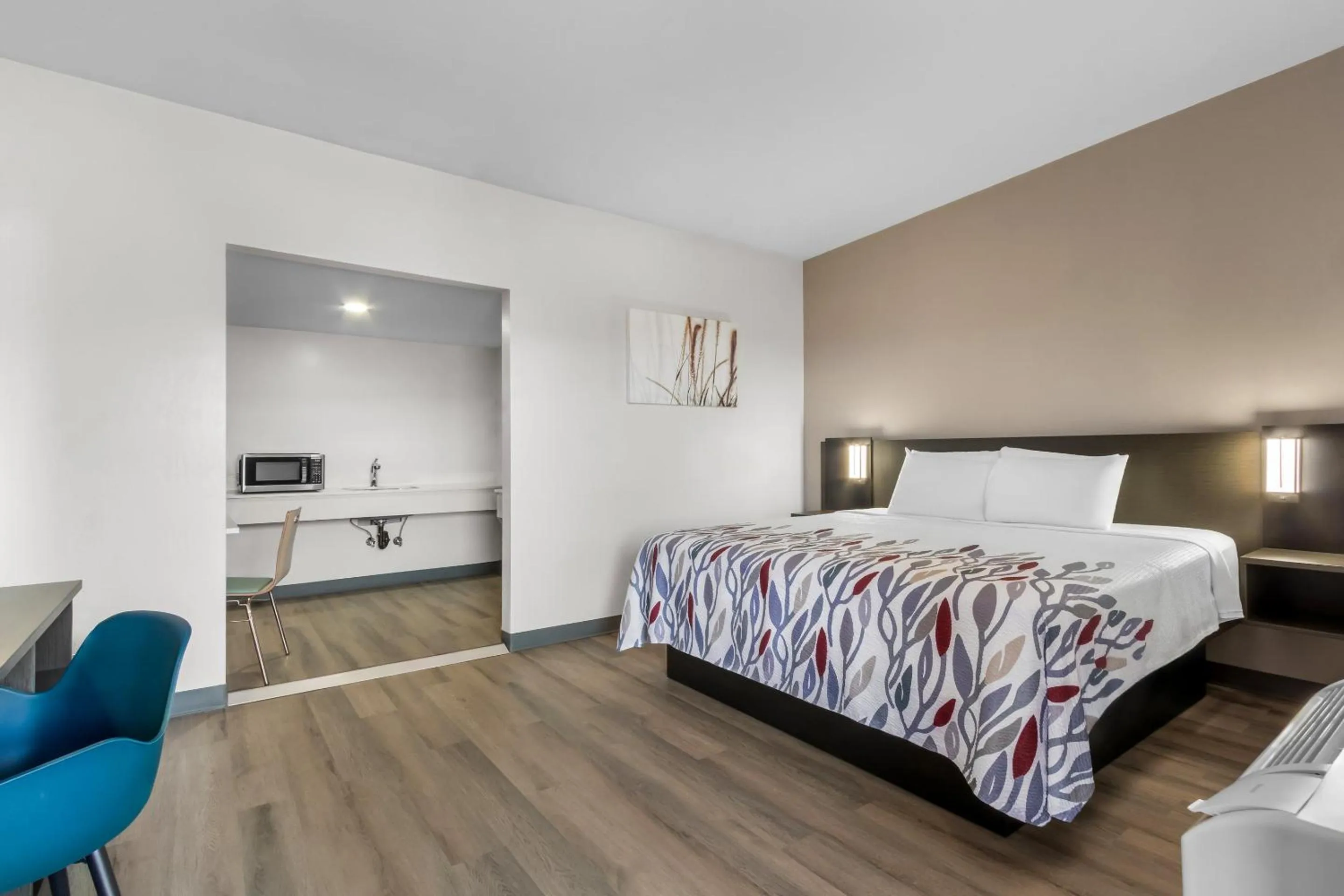 Photo of the whole room, Bed in Red Roof Inn Globe - Miami, AZ