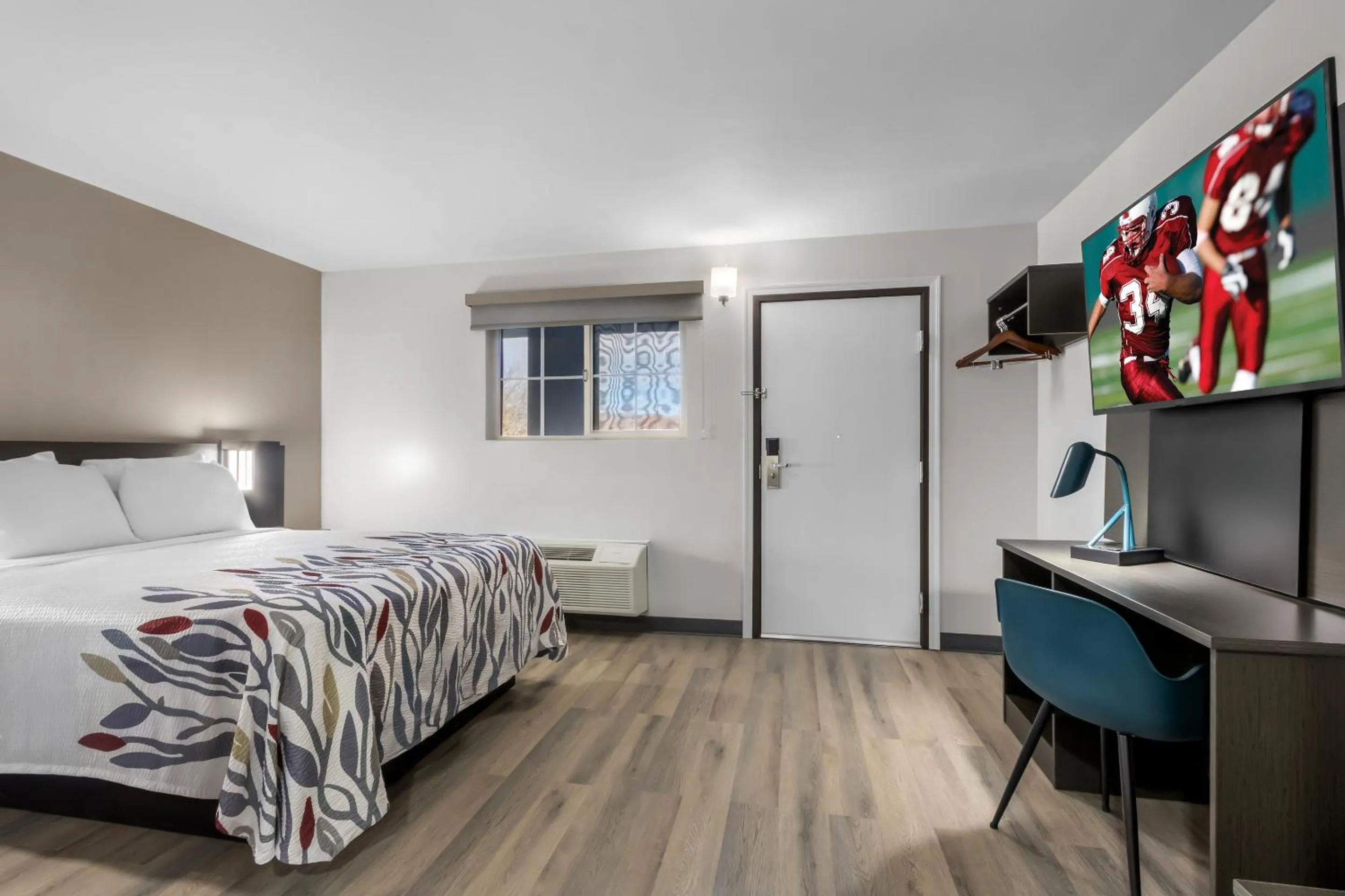 Photo of the whole room, Bed in Red Roof Inn Globe - Miami, AZ