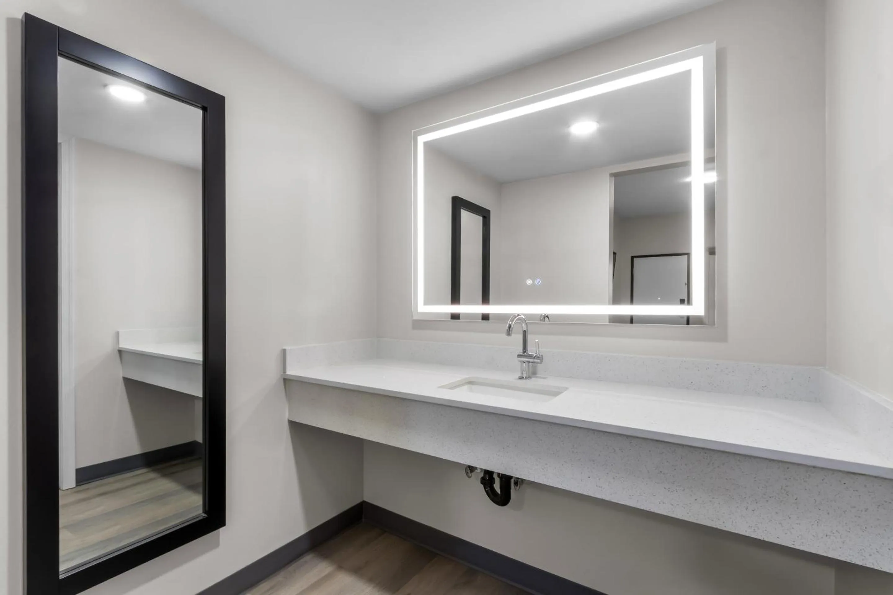 Bathroom in Red Roof Inn Globe - Miami, AZ