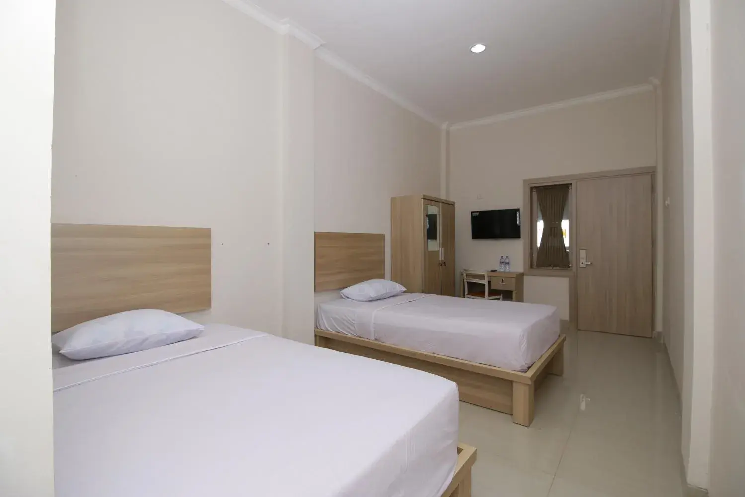 Bed in RedDoorz near Jalan Kolonel Haji Burlian Palembang Bed in RedDoorz near Jalan Kolonel Haji Burlian Palembang