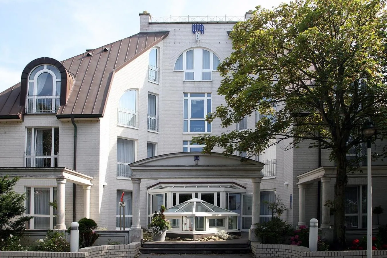 Property building in Villa Ney