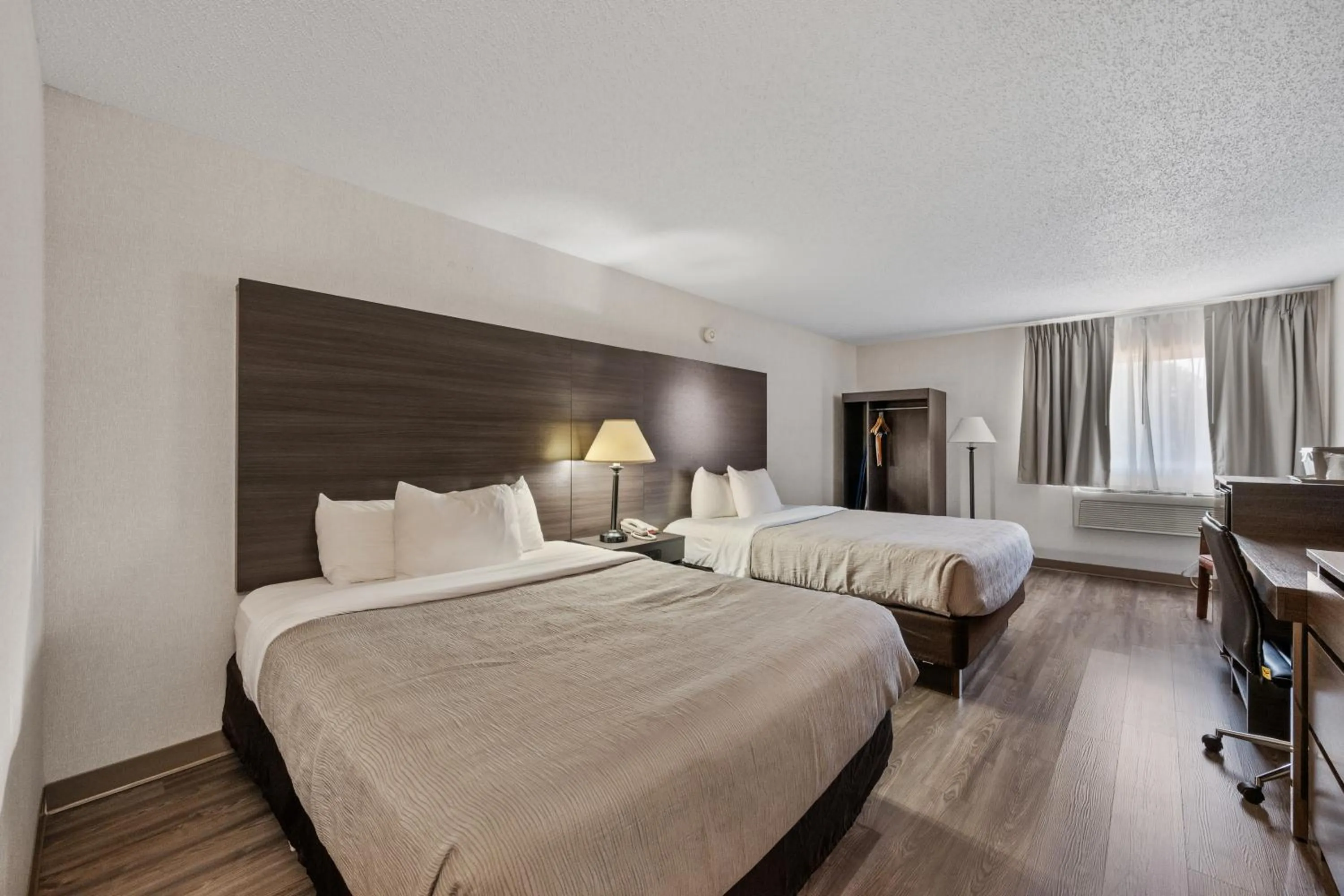 Bed in Quality Inn Spearfish I-90