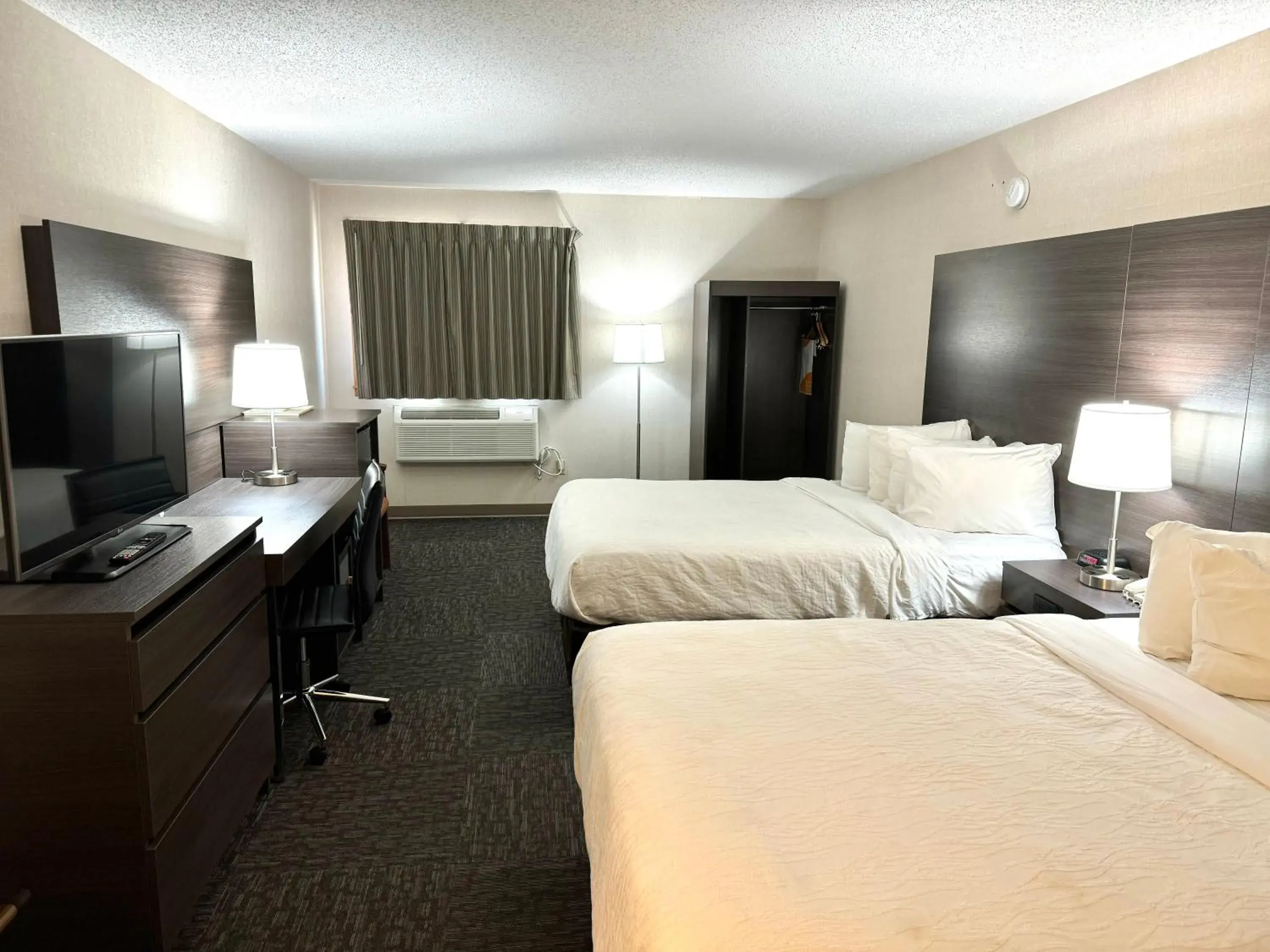 Photo of the whole room, Bed in Quality Inn Spearfish I-90 Photo of the whole room, Bed in Quality Inn Spearfish I-90