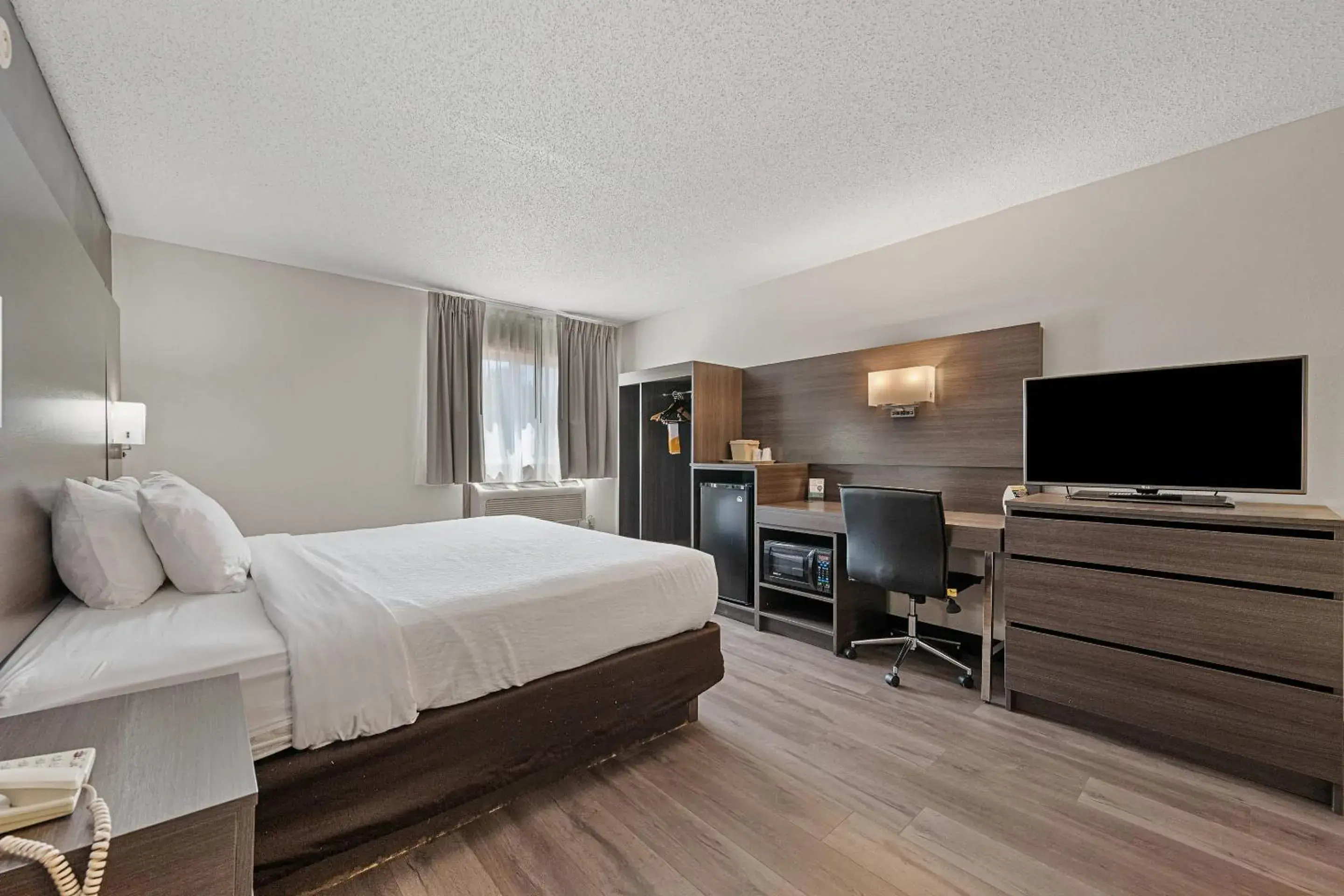 Bedroom, Bed in Quality Inn Spearfish I-90 Bedroom, Bed in Quality Inn Spearfish I-90