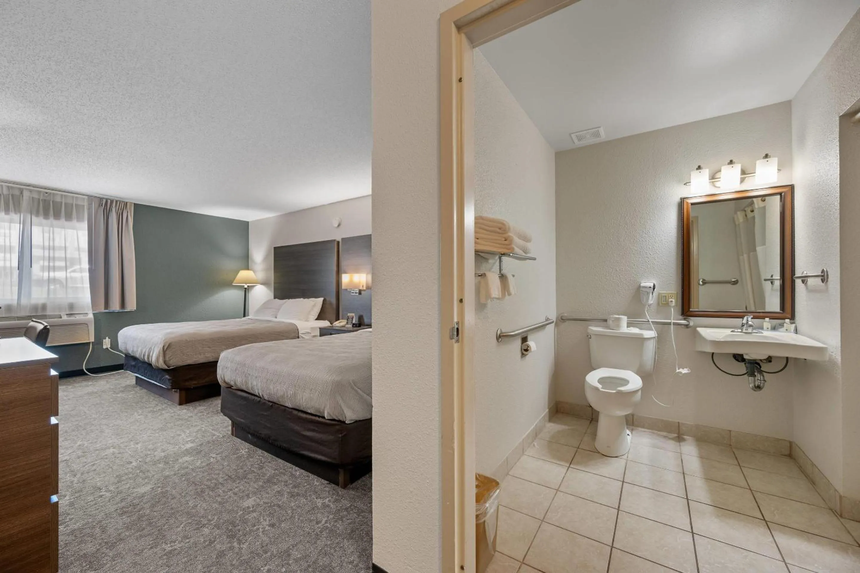 Bedroom, Bed in Quality Inn Spearfish I-90