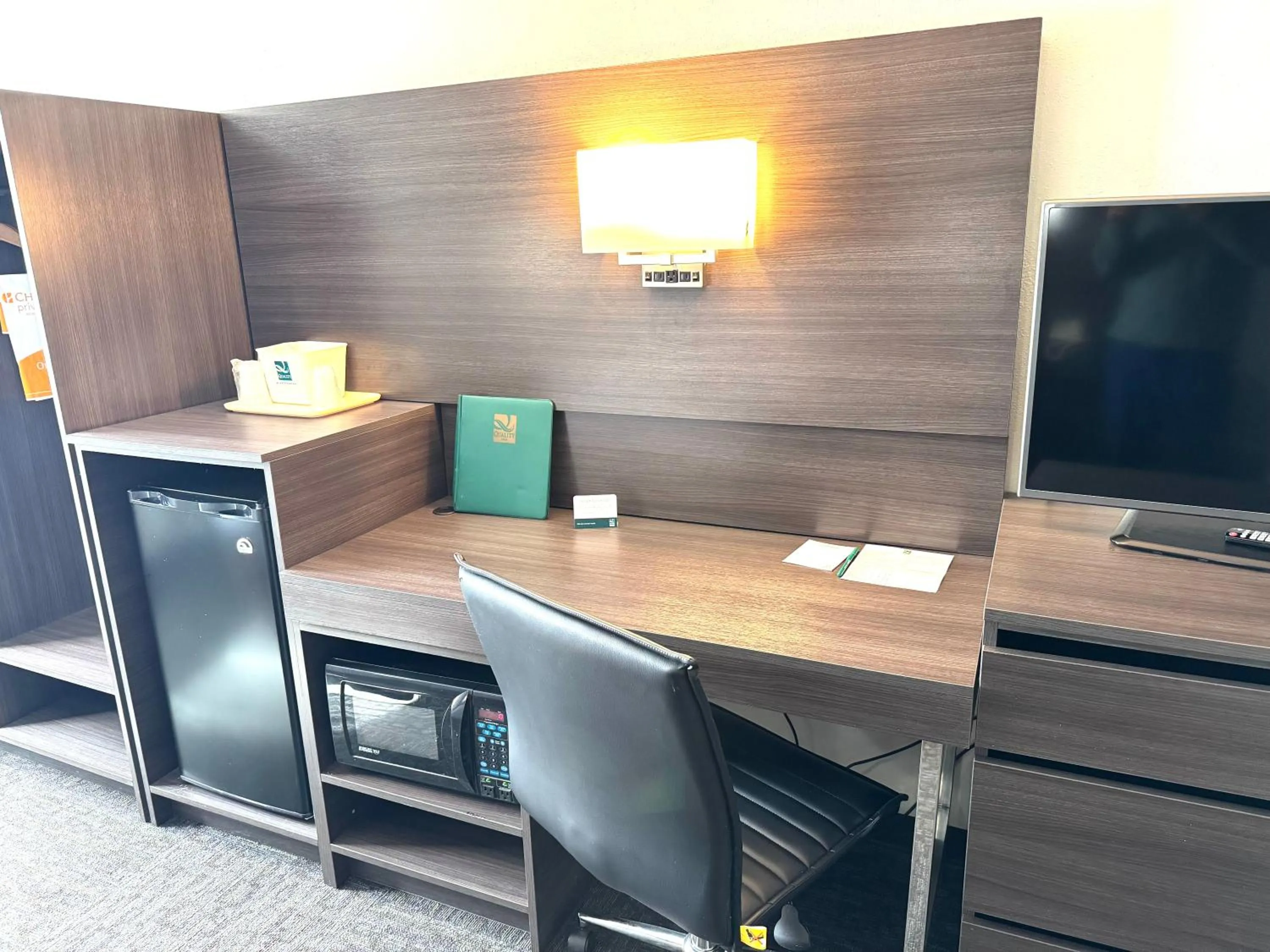 TV and multimedia in Quality Inn Spearfish I-90