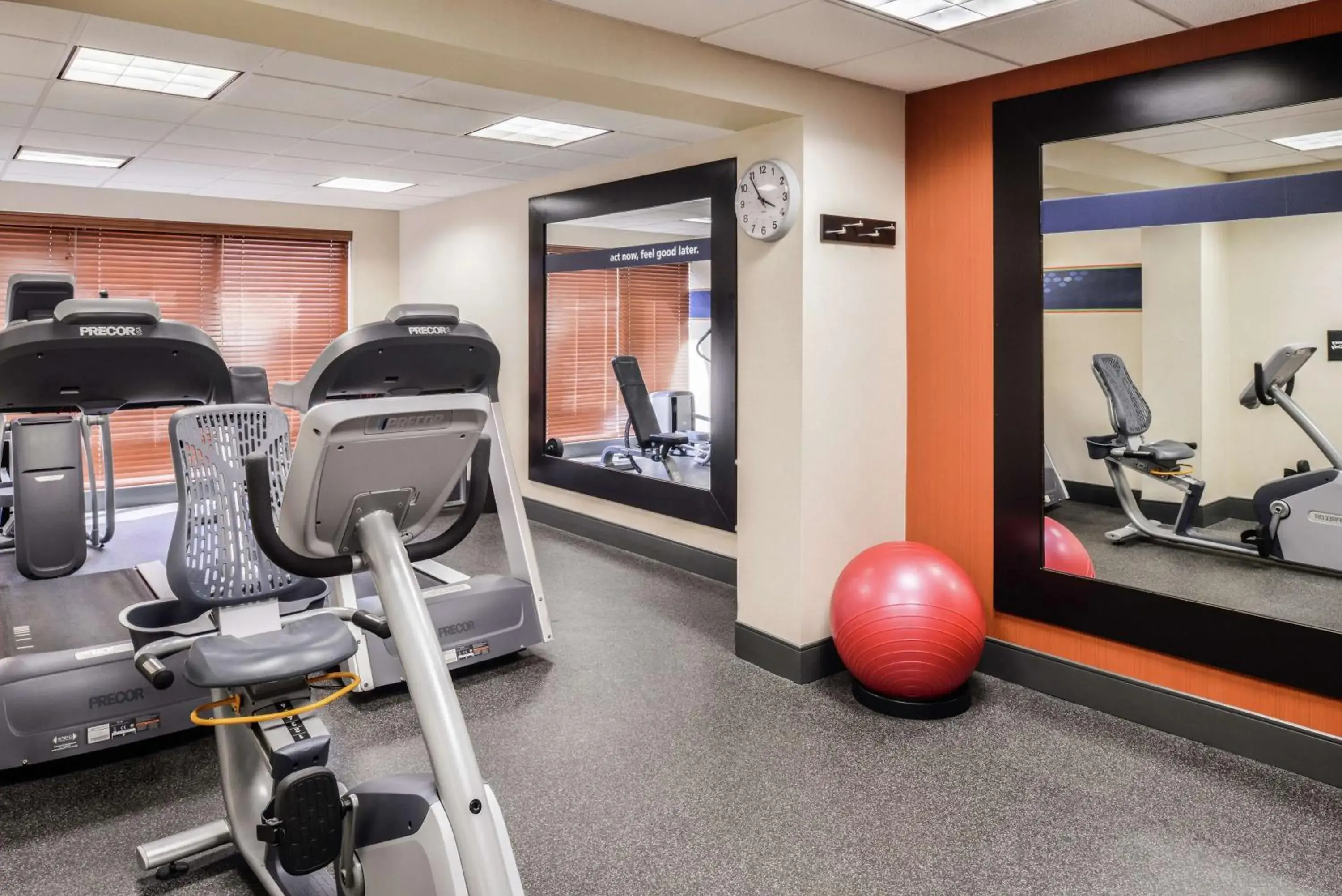 Fitness centre/facilities in Hampton Inn Martinsburg Fitness centre/facilities in Hampton Inn Martinsburg