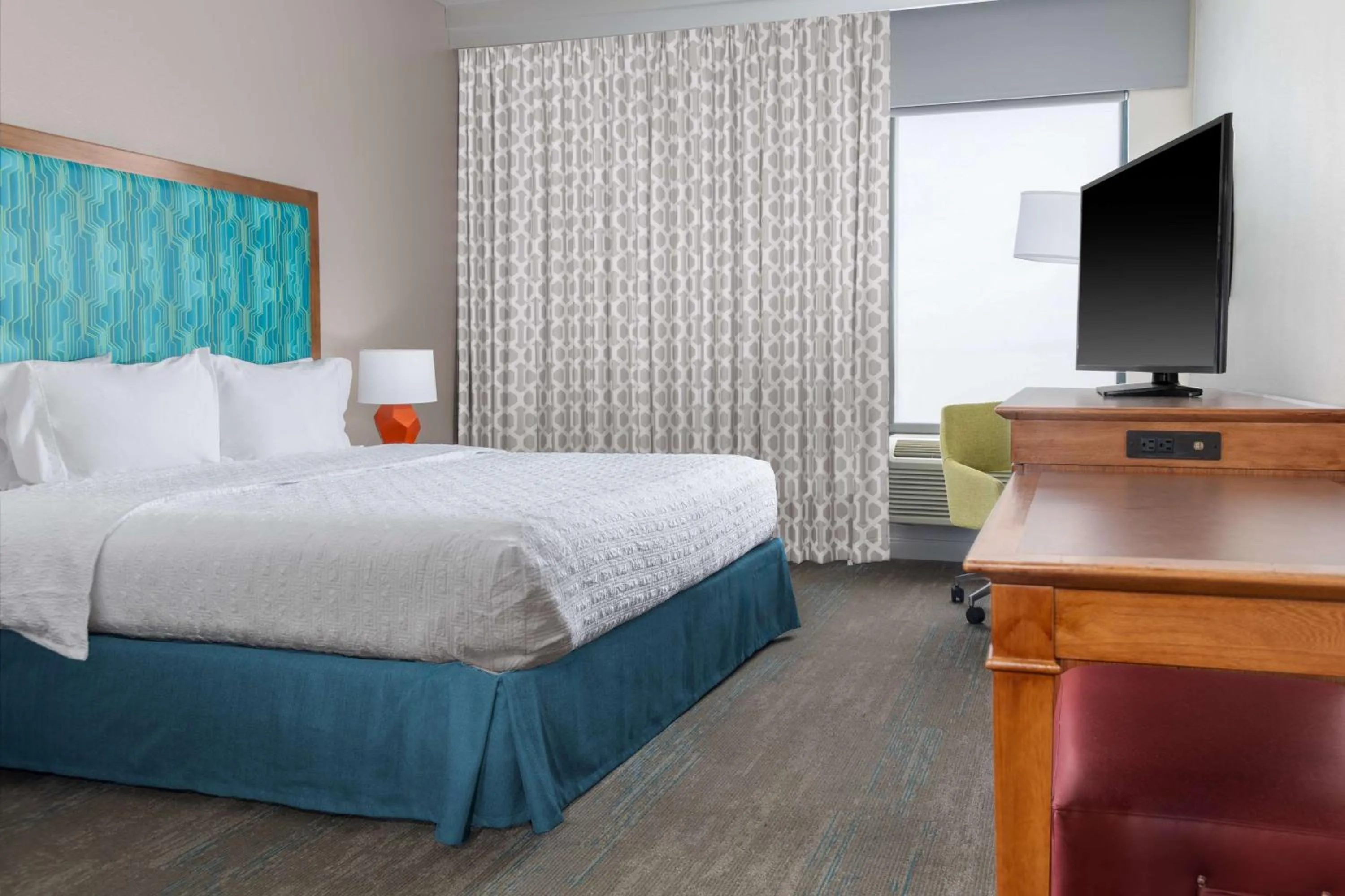 Bed in Hampton Inn Martinsburg