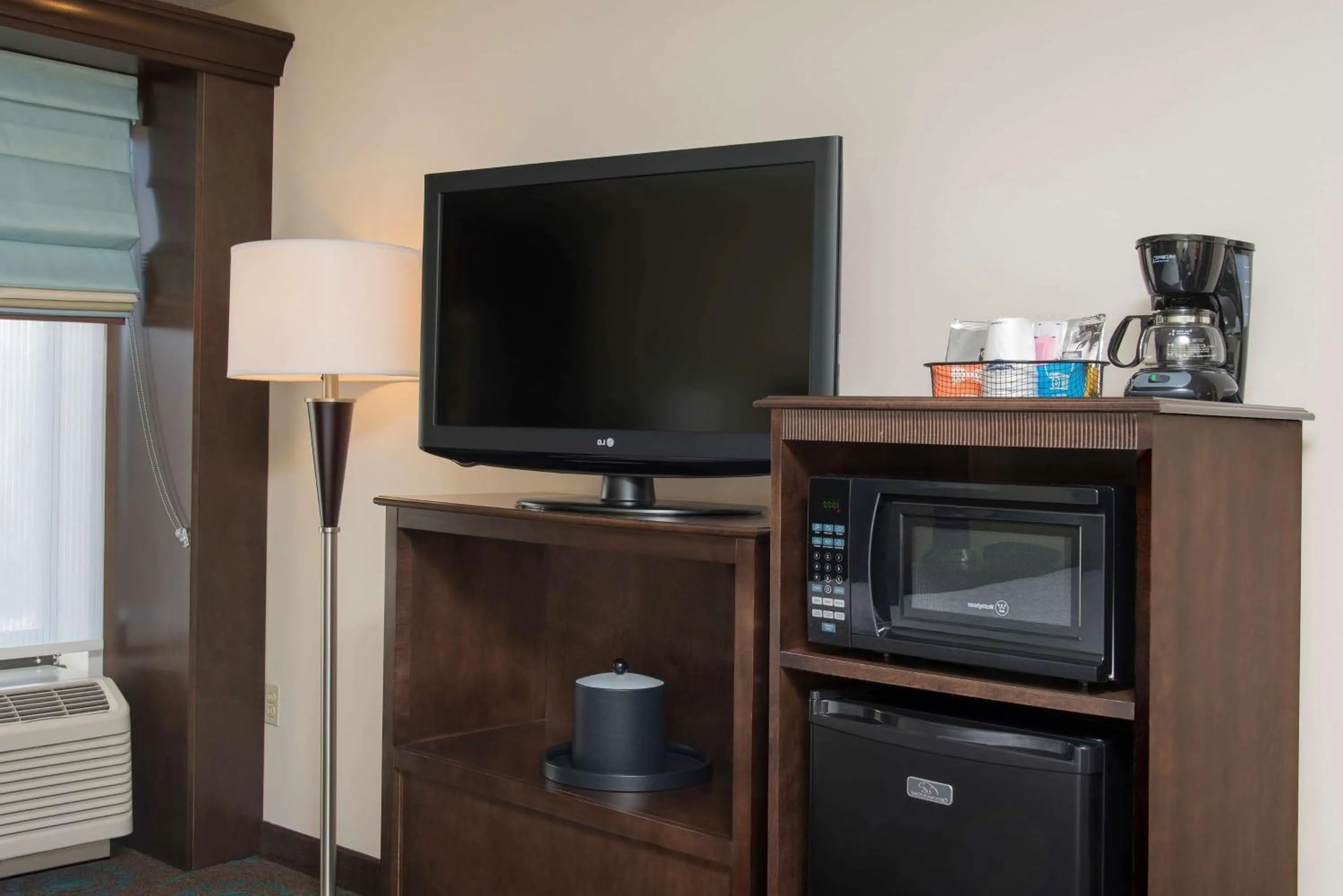 TV and multimedia in Hampton Inn & Suites Kokomo