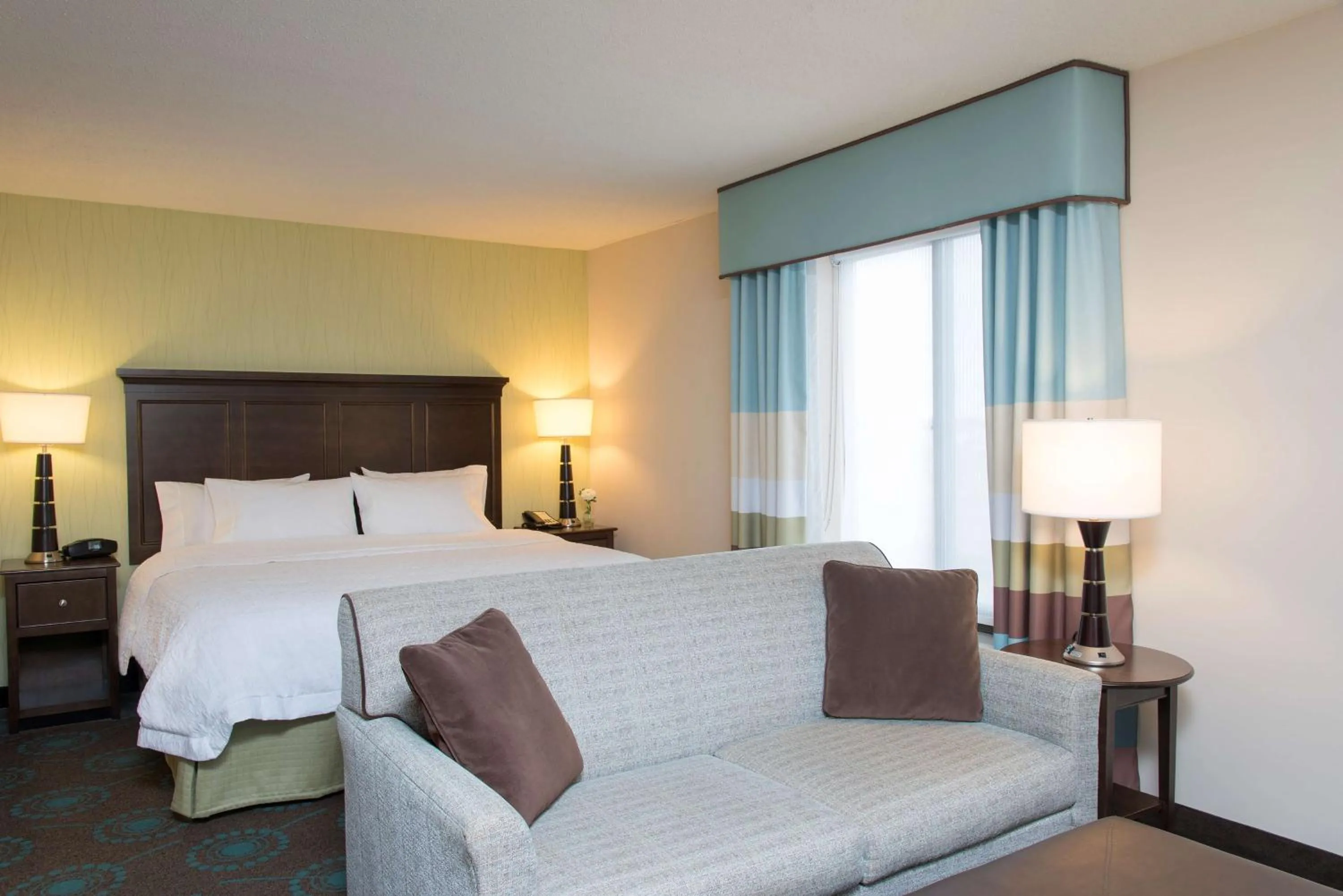 Bed in Hampton Inn & Suites Kokomo