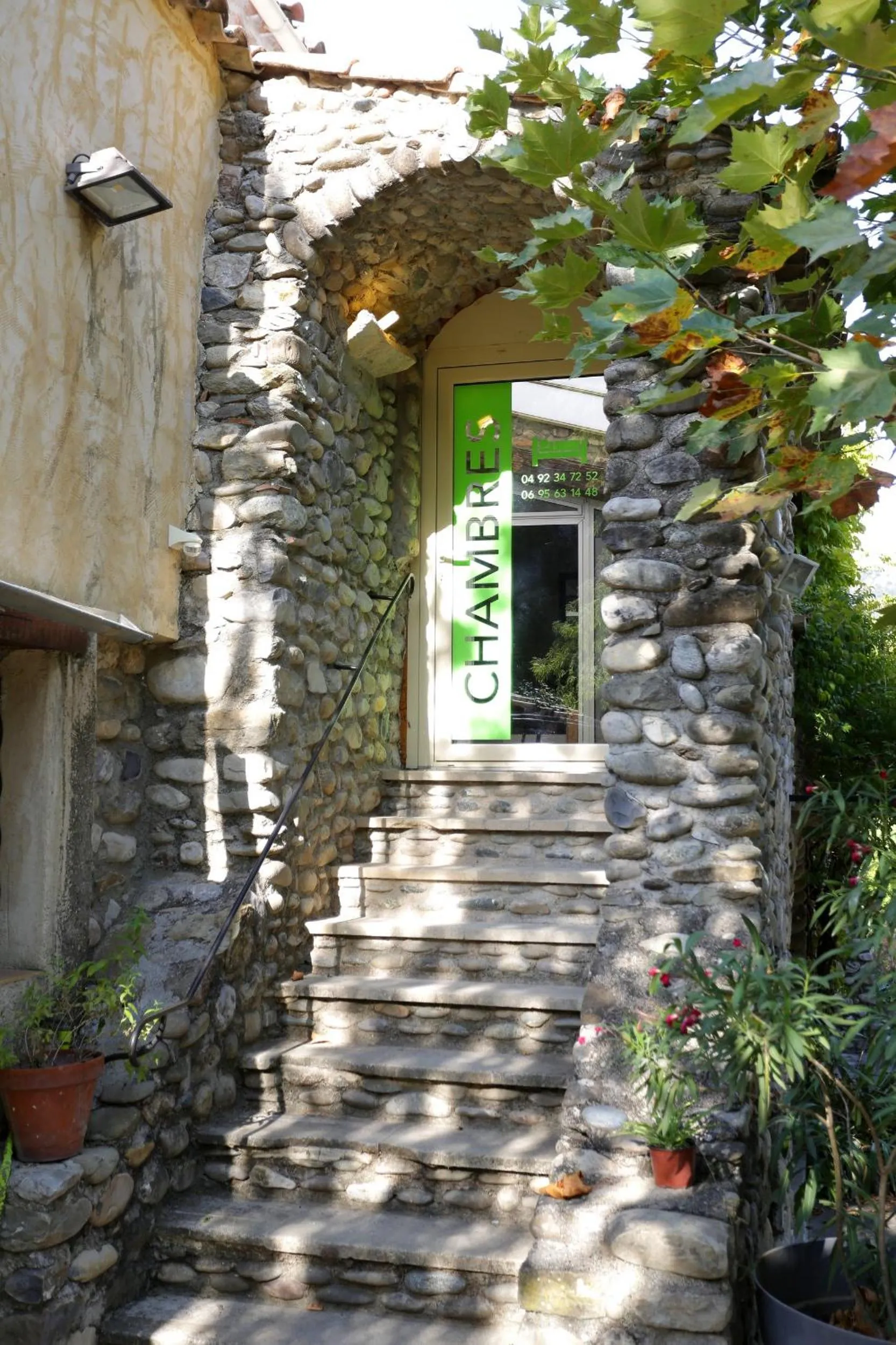 Facade/entrance in L'Oustaou