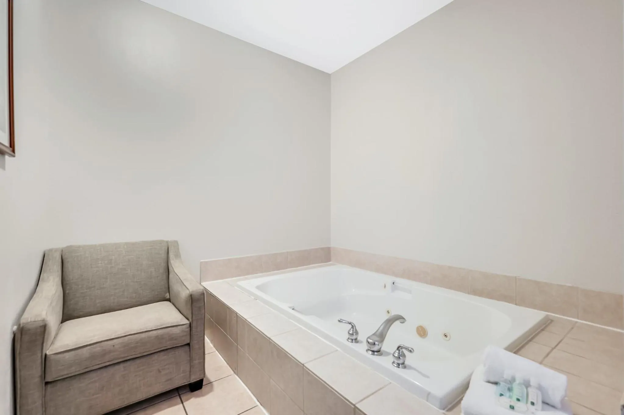 Hot Tub in Quality Inn & Suites of Liberty Lake