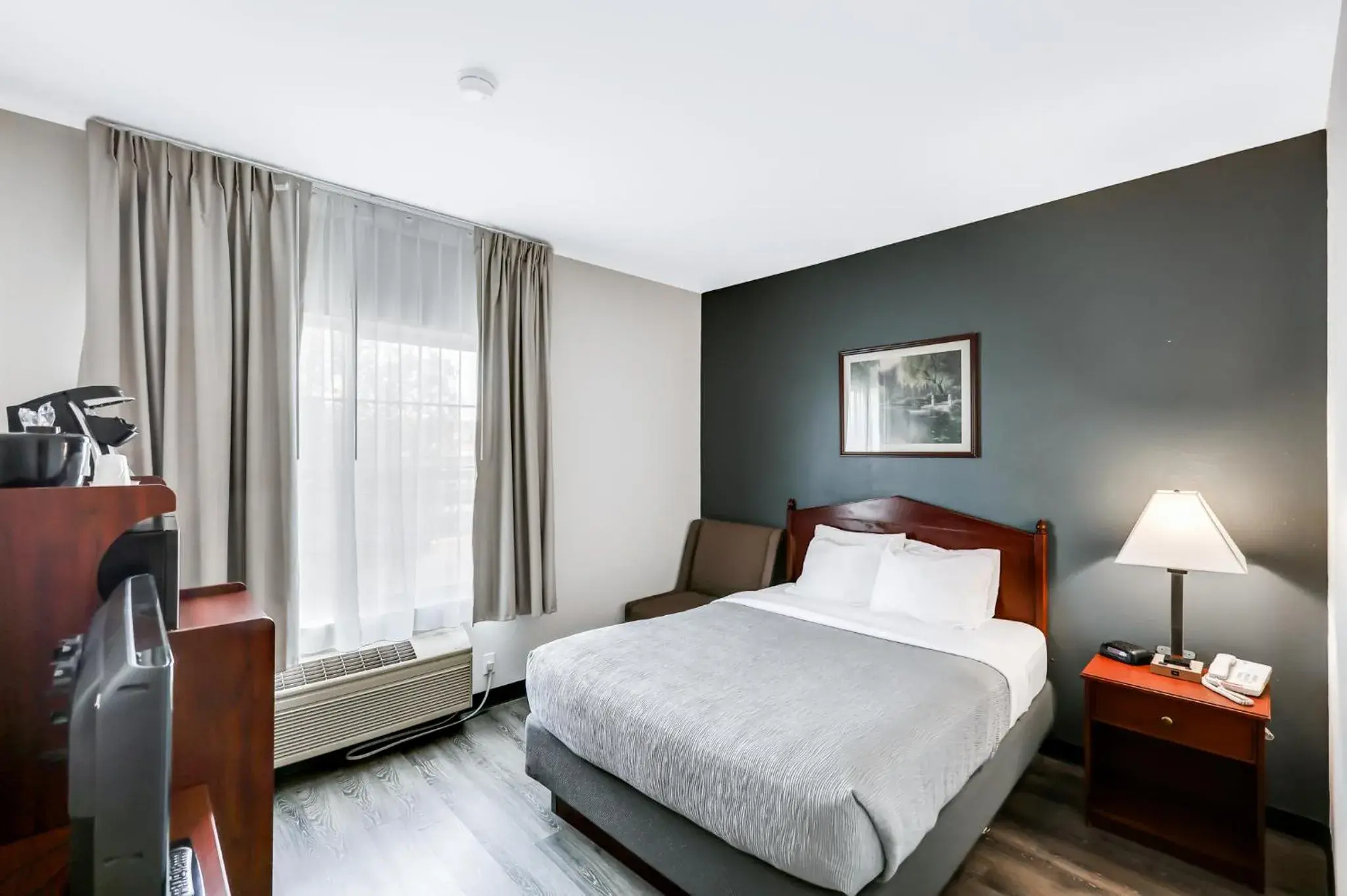 Queen Room - Non-Smoking in Quality Inn & Suites of Liberty Lake Queen Room - Non-Smoking in Quality Inn & Suites of Liberty Lake