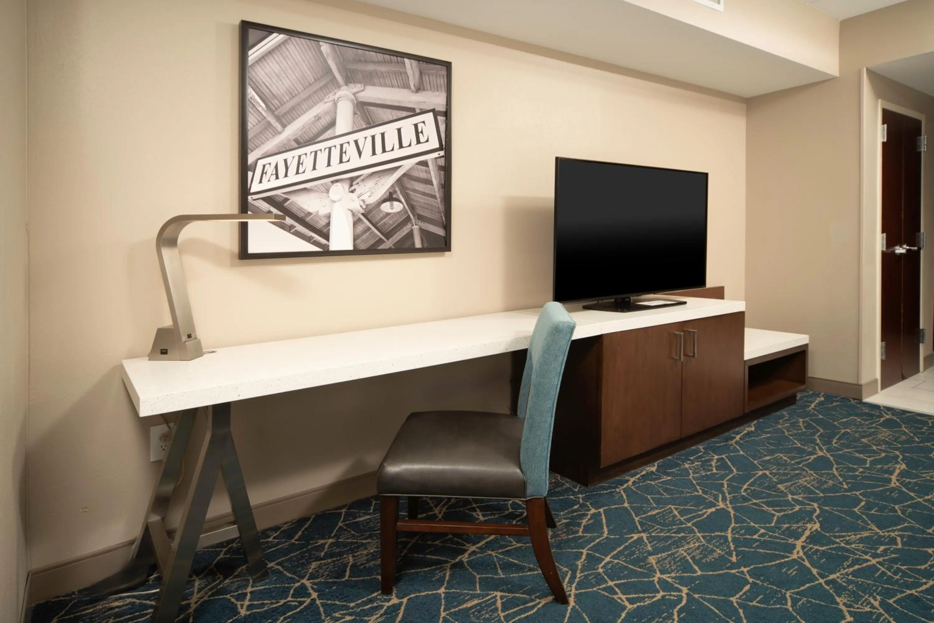 TV and multimedia in Hilton Garden Inn Fayetteville/Fort Bragg