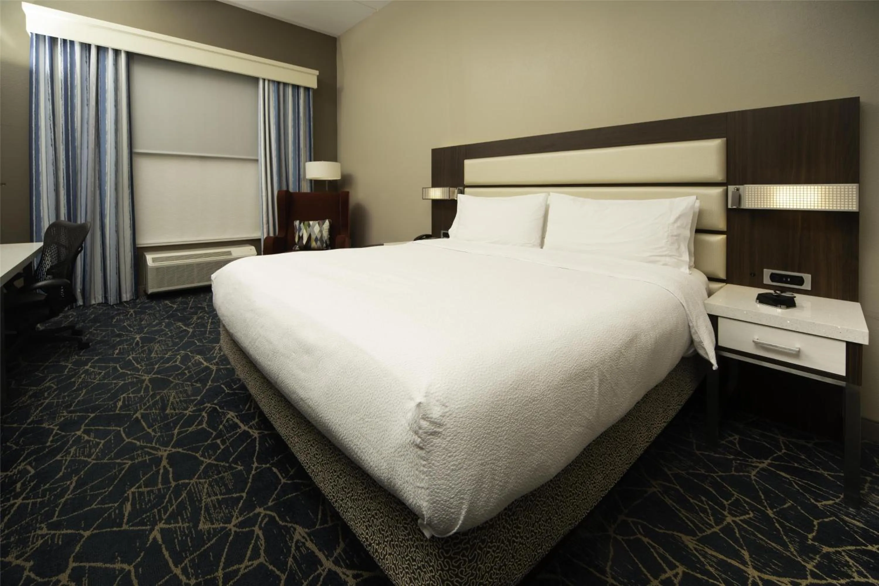 Bed in Hilton Garden Inn Fayetteville/Fort Bragg