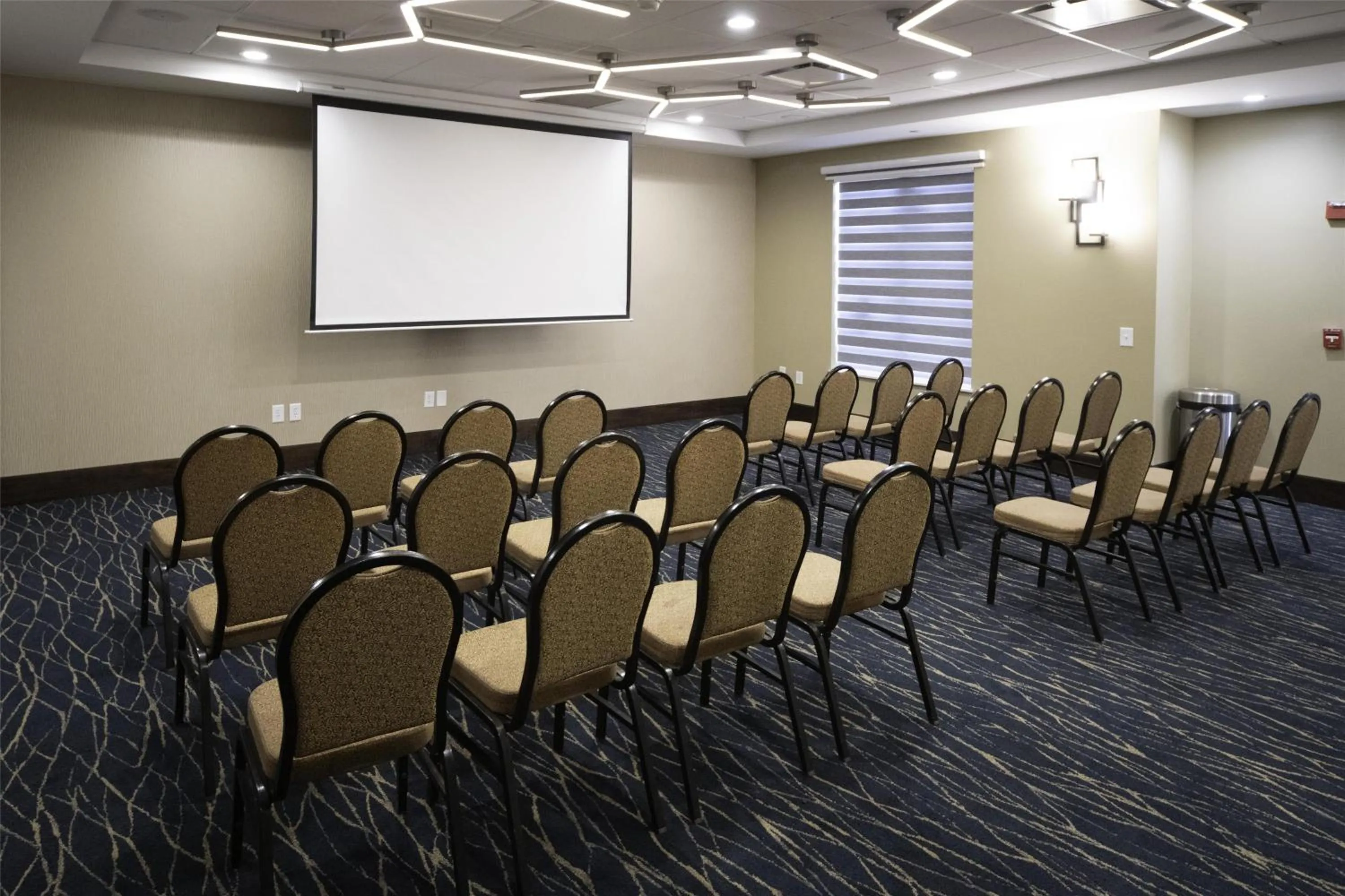 Meeting/conference room in Hilton Garden Inn Fayetteville/Fort Bragg