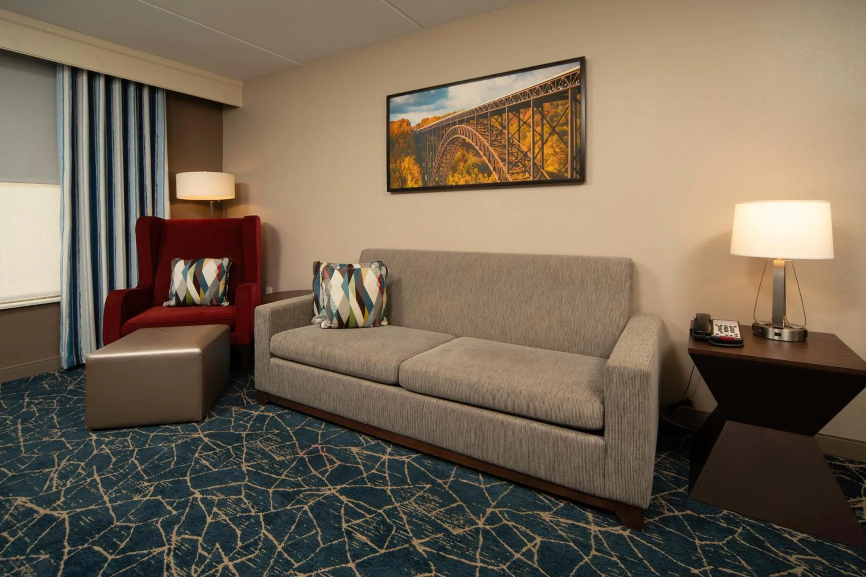 Living room in Hilton Garden Inn Fayetteville/Fort Bragg