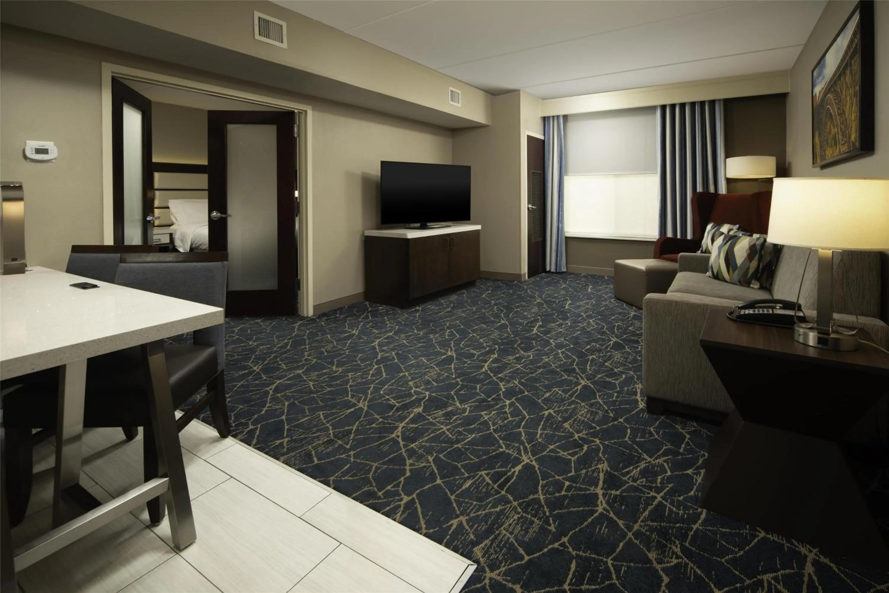 Living room, Bed in Hilton Garden Inn Fayetteville/Fort Bragg