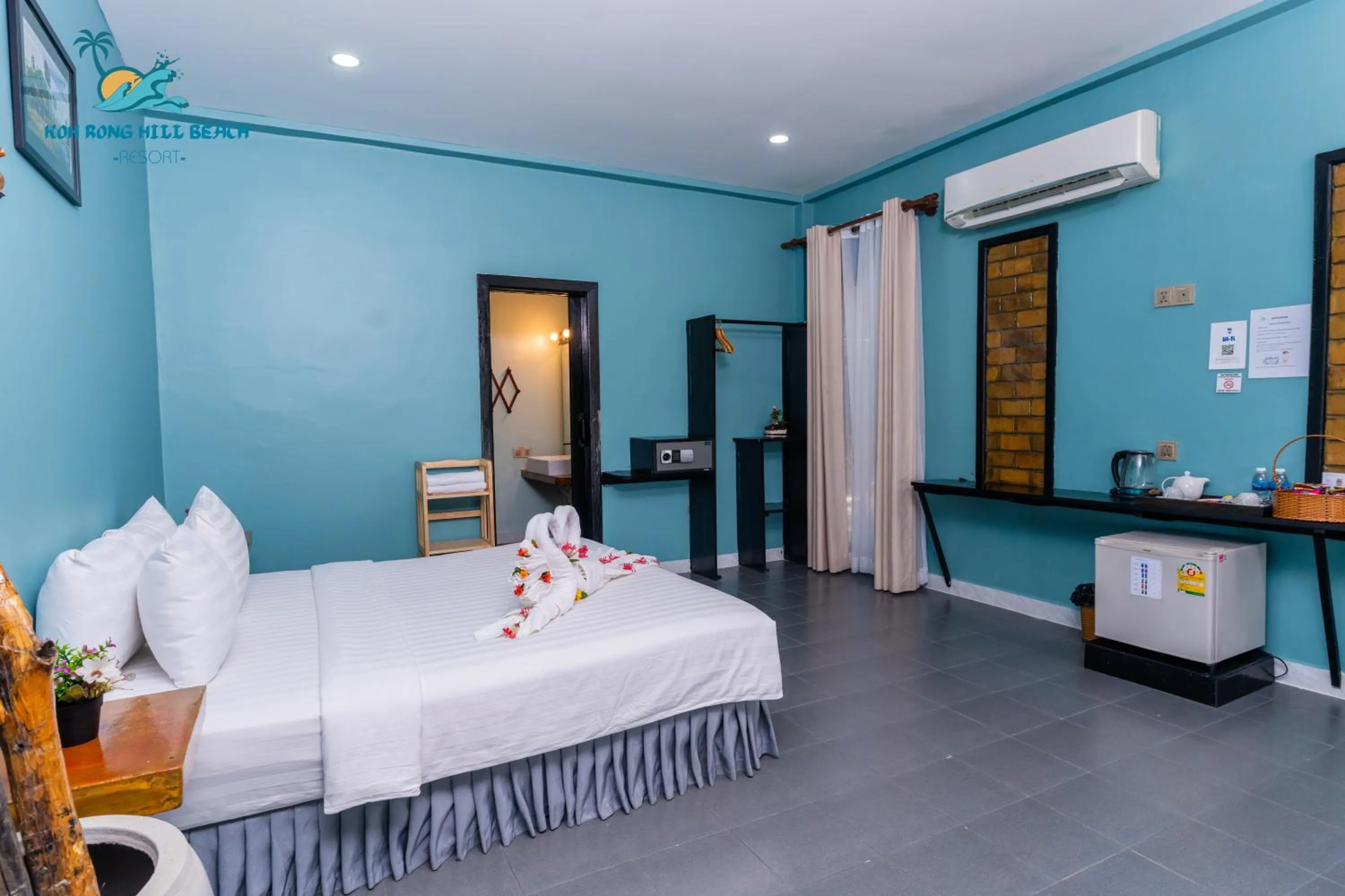 Photo of the whole room, Bed in Koh Rong Hill Beach Resort