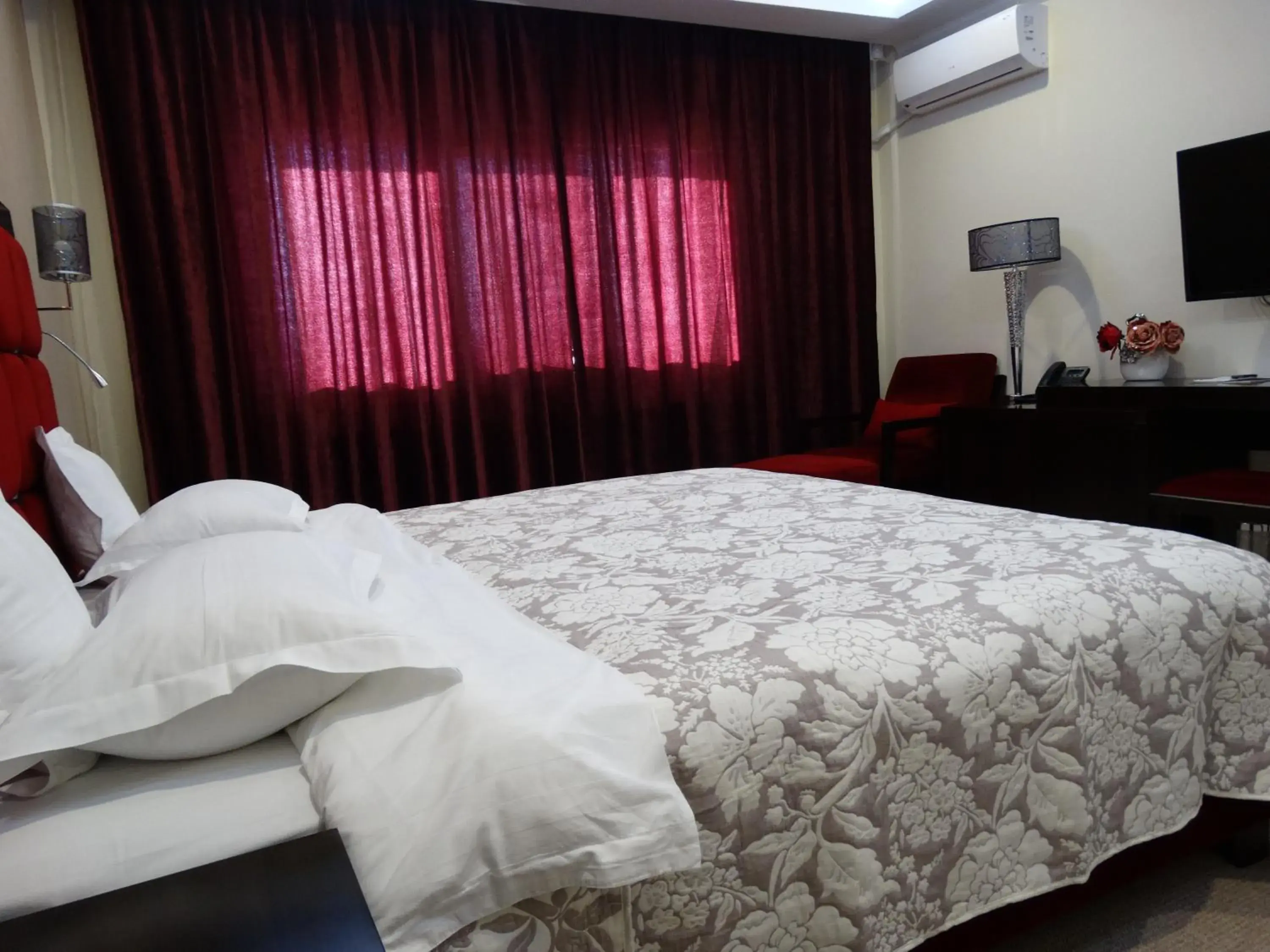 Deluxe Double Room - single occupancy in Hotel Terra Iasi Deluxe Double Room - single occupancy in Hotel Terra Iasi