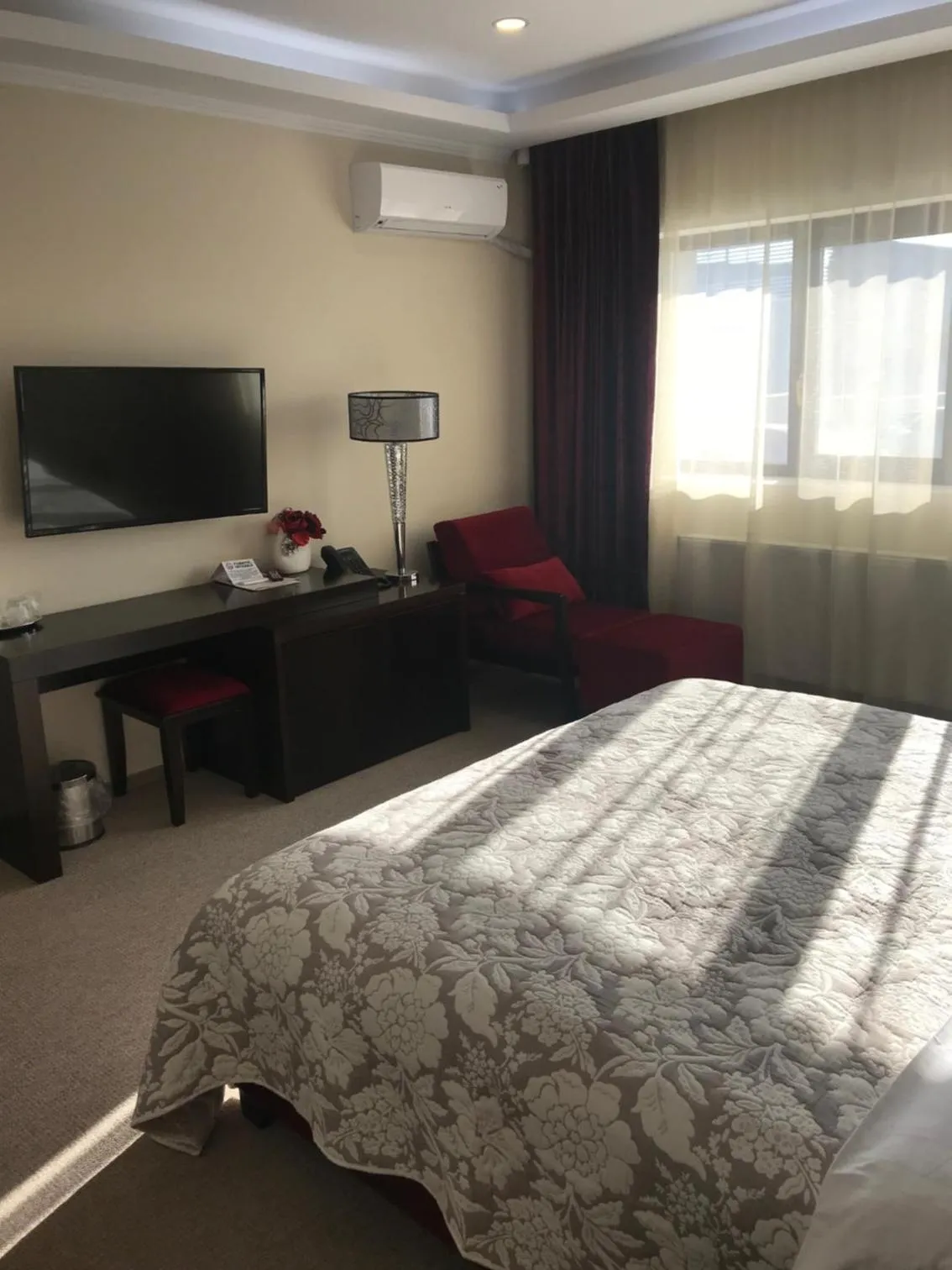 Bed in Hotel Terra Iasi