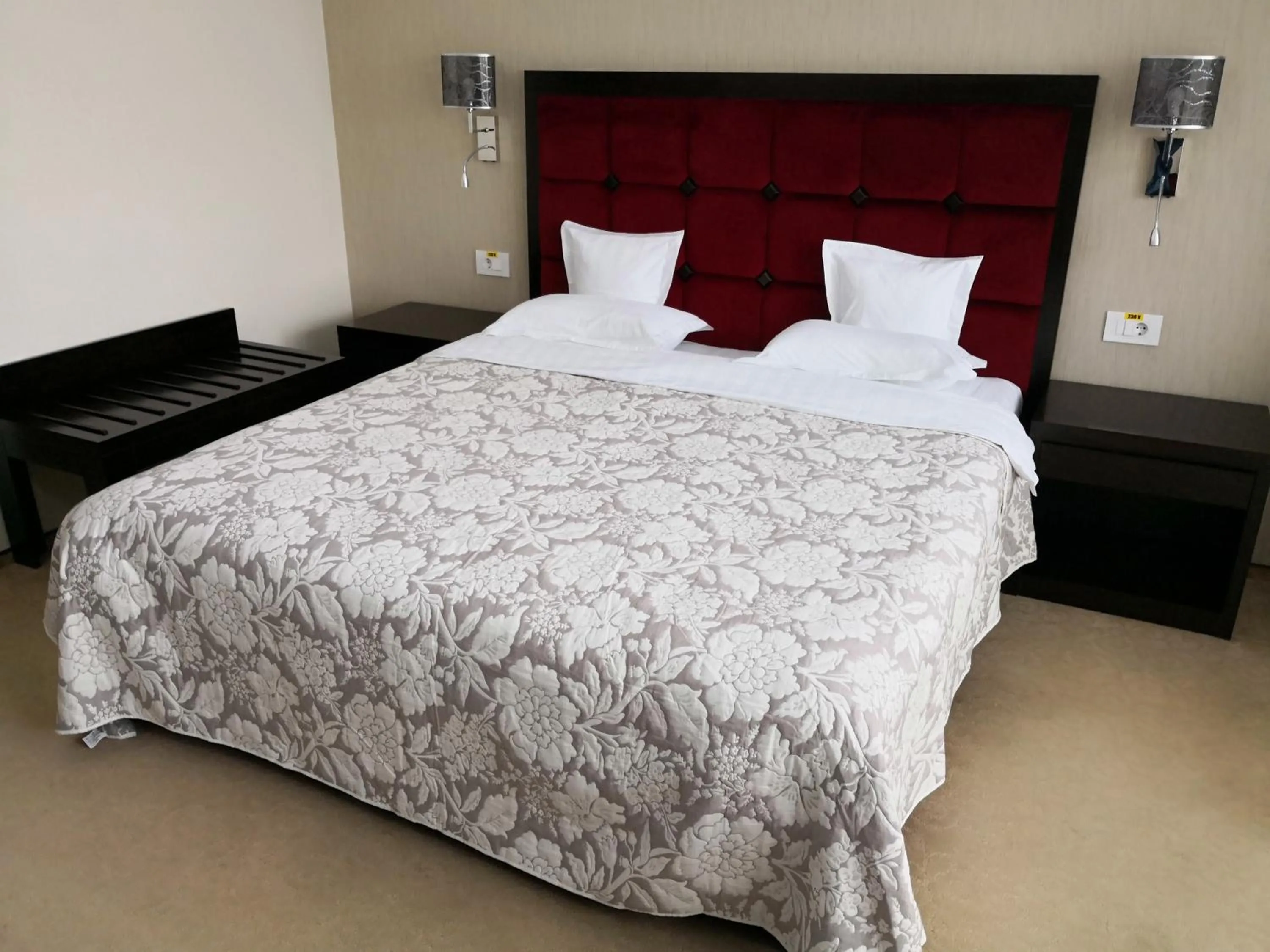 Bed in Hotel Terra Iasi